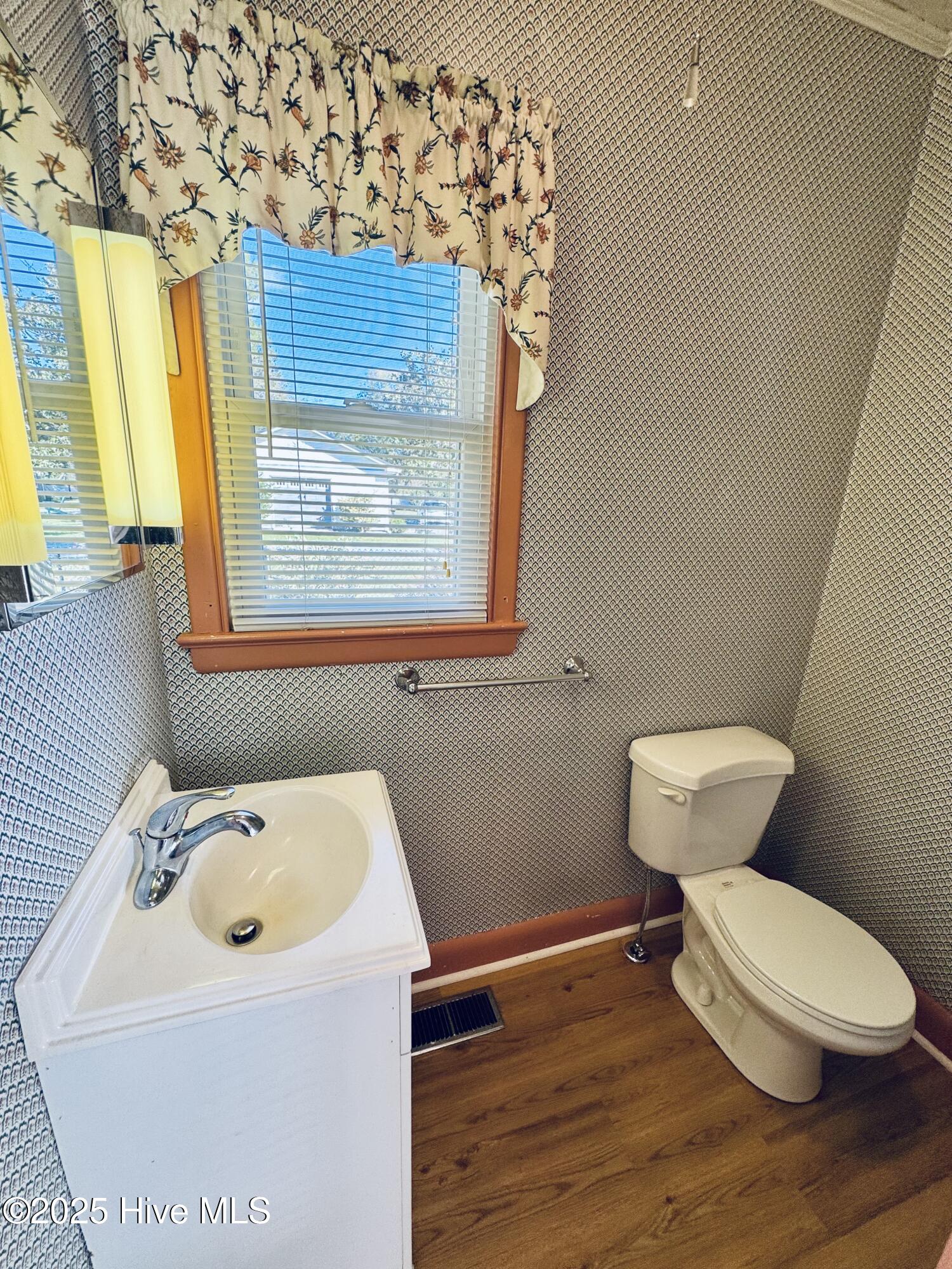 100535095 | Photo 21