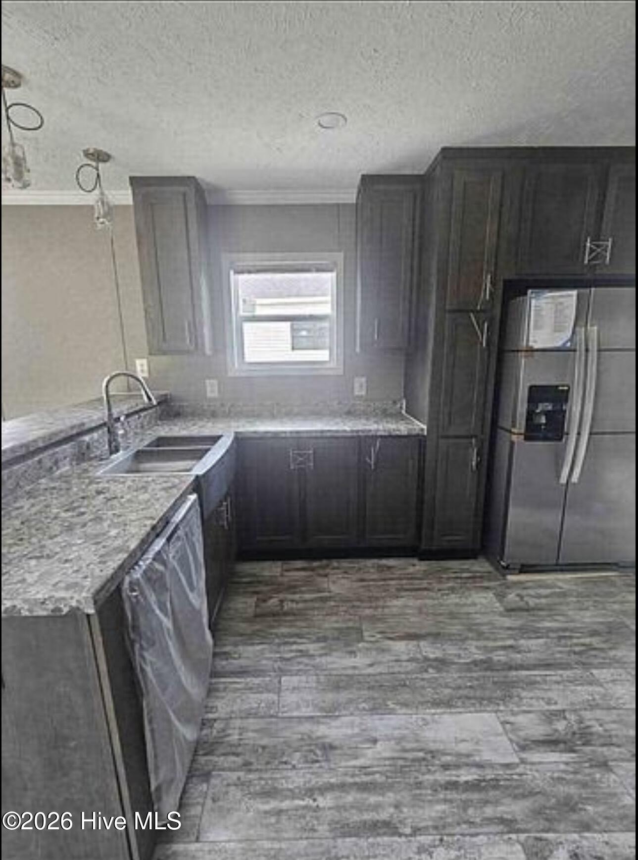 100568186 | Photo 13