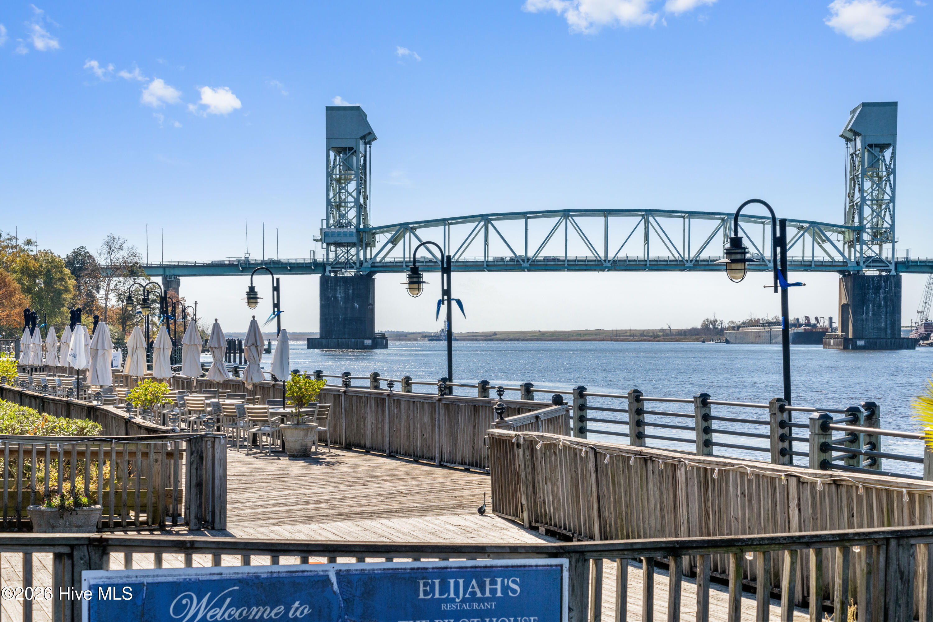 100555847 | Photo 33