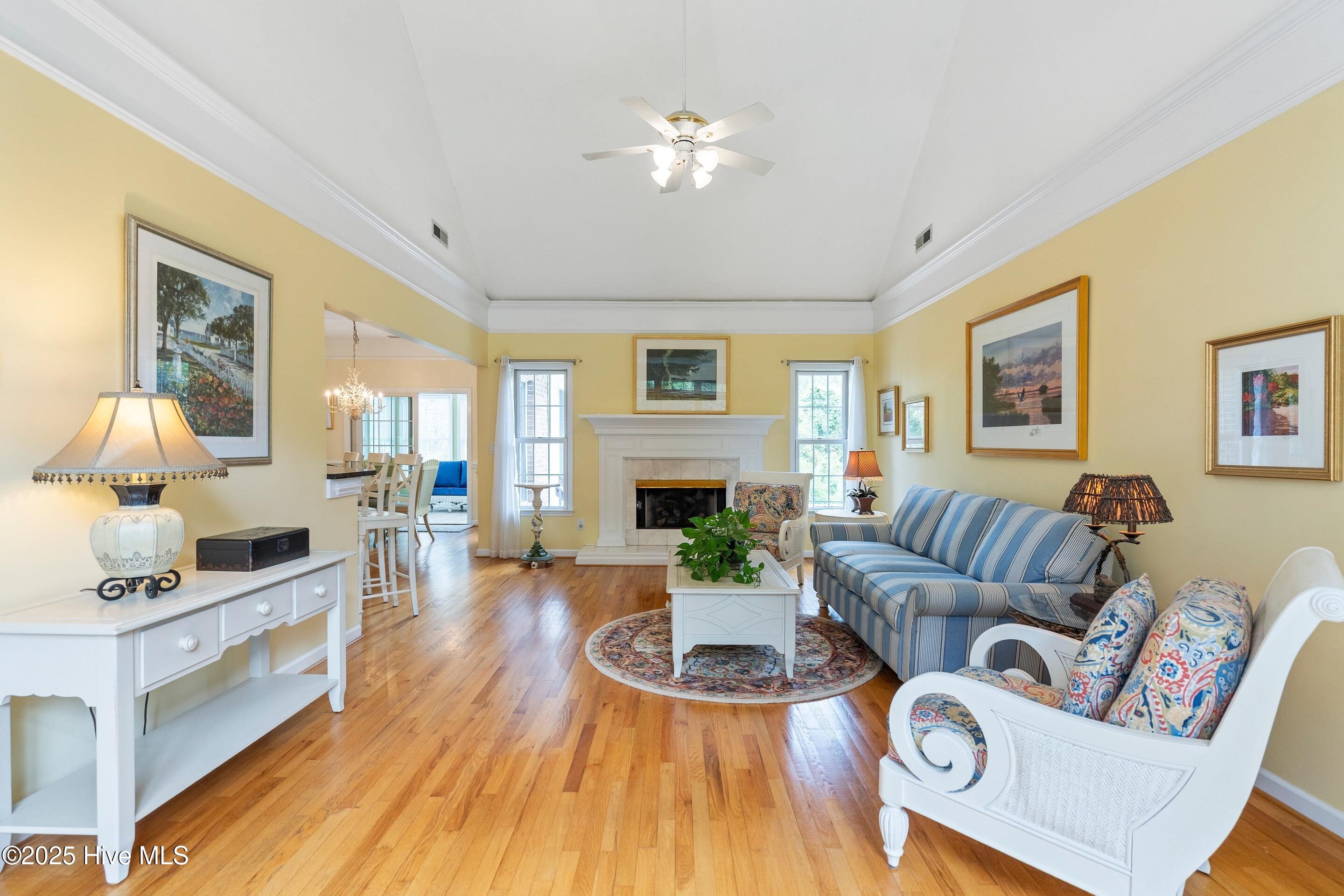 100530044 | Photo 24