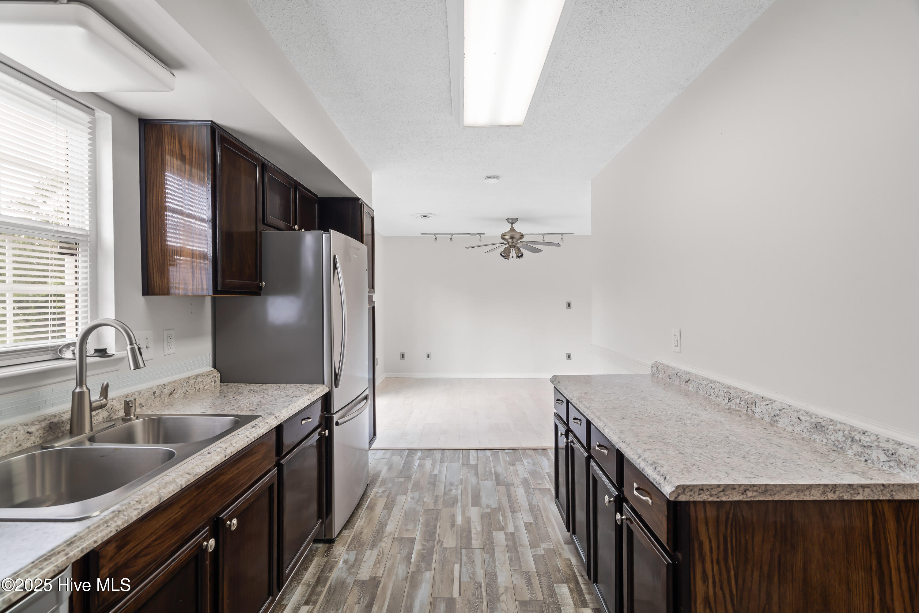 100566648 | Photo 10