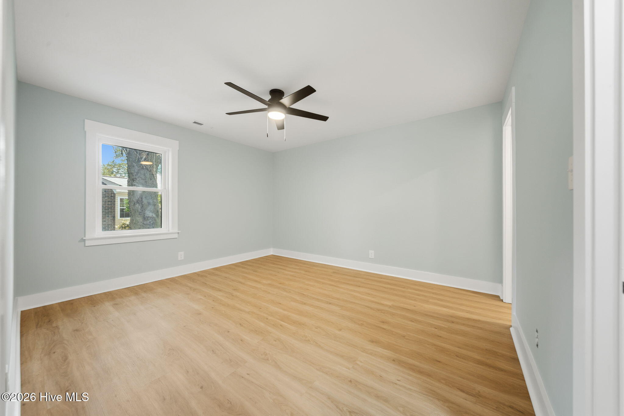 100569769 | Photo 43