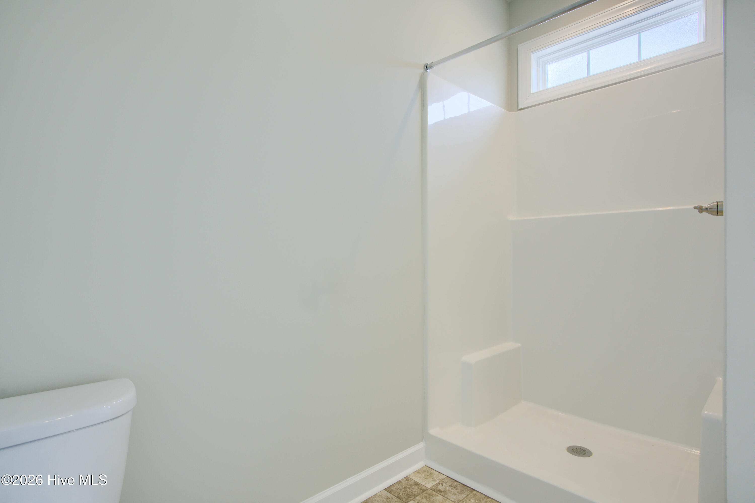 100526945 | Photo 24