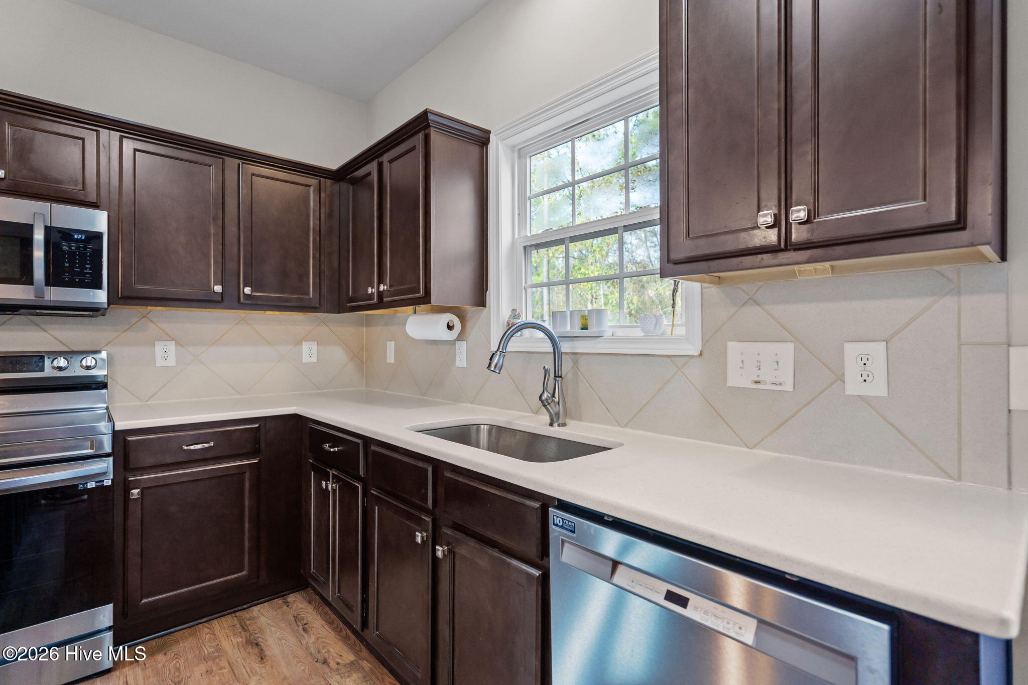 100561090 | Photo 16