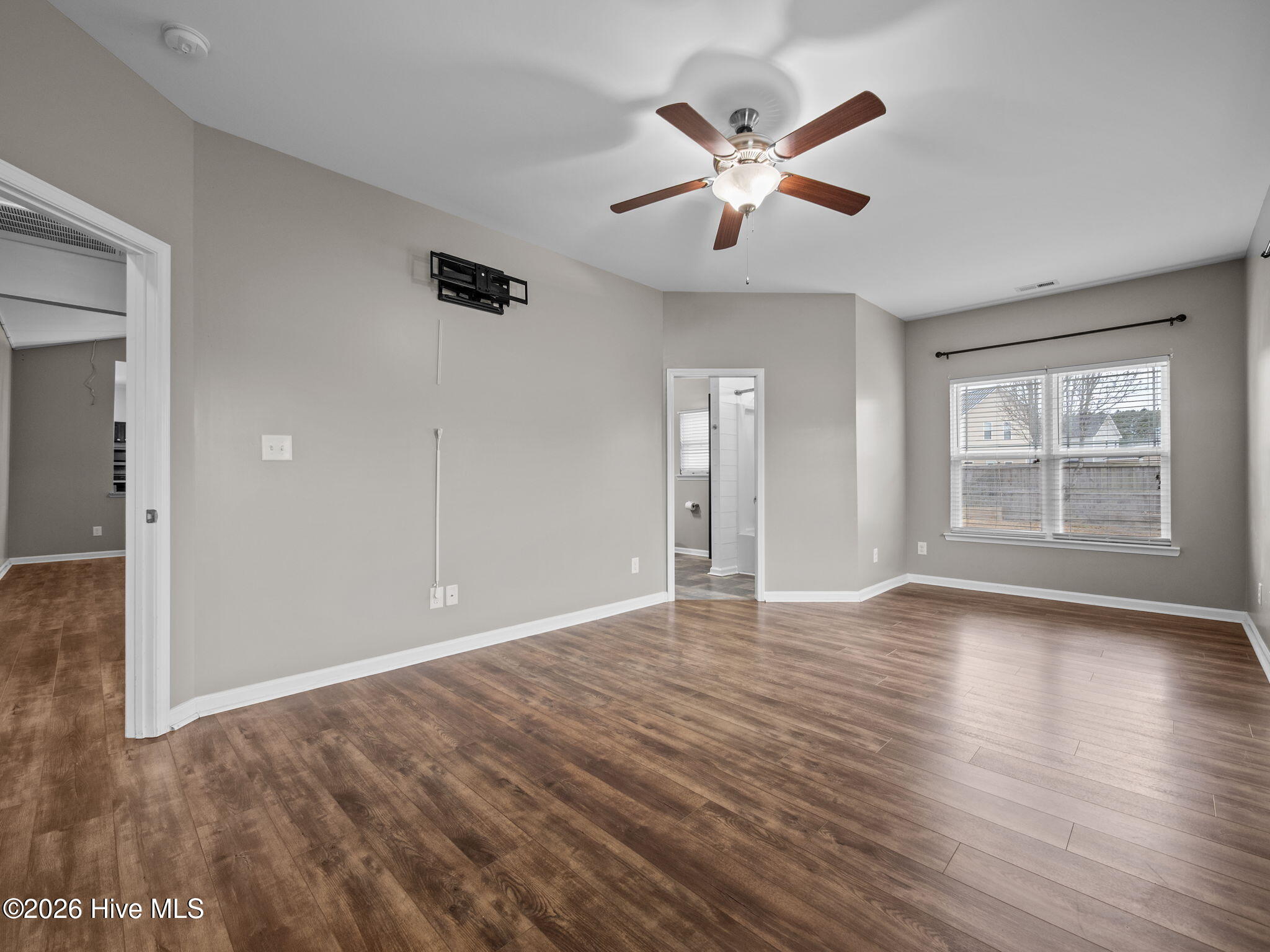 100552892 | Photo 18