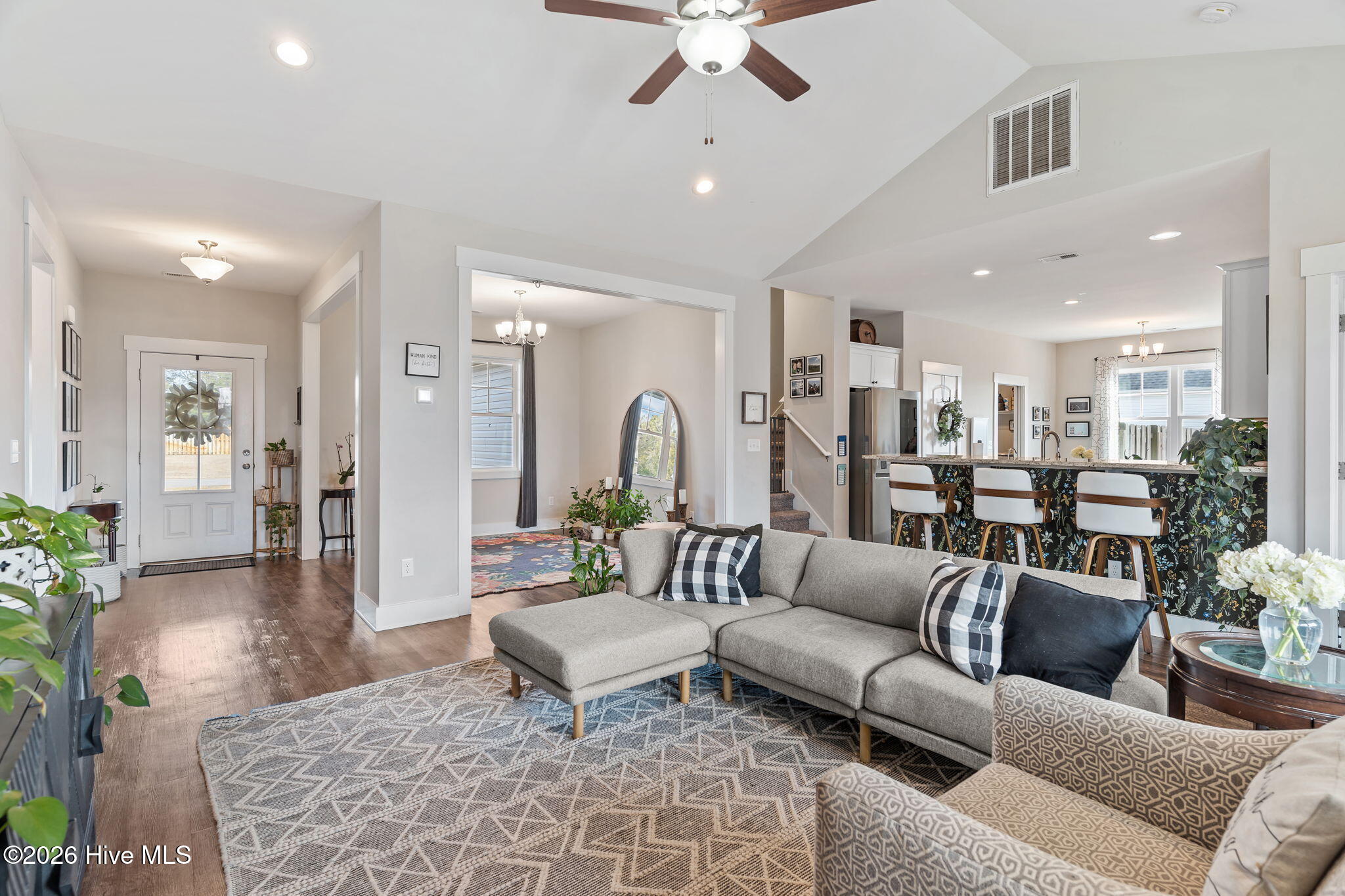 100558156 | Photo 16