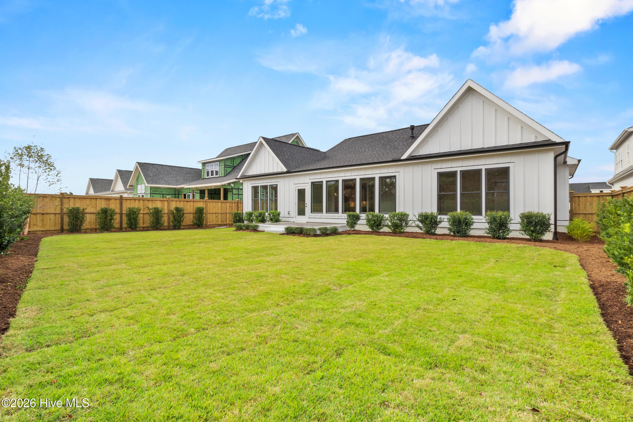 100568514 | Photo 44