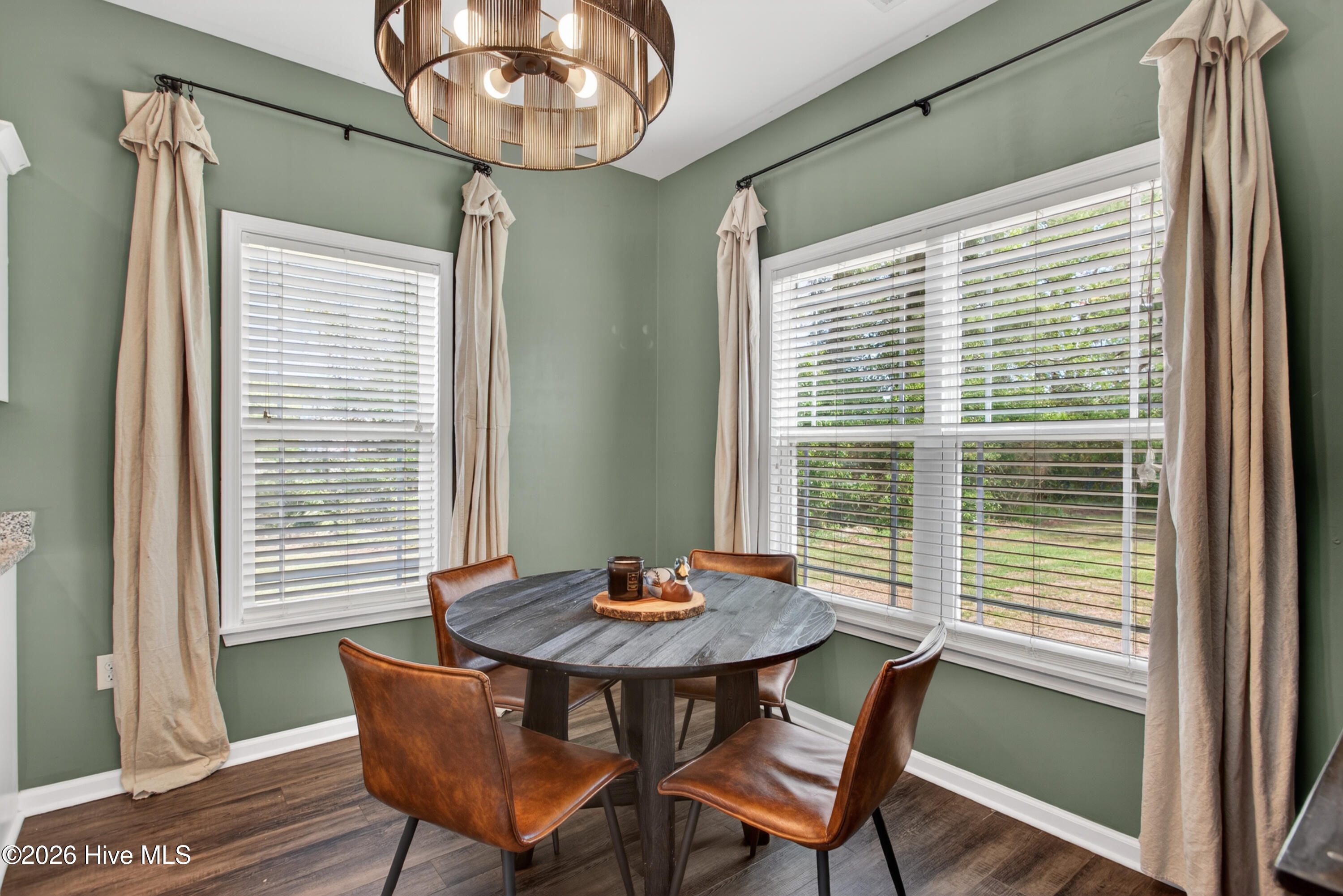 100566078 | Photo 11