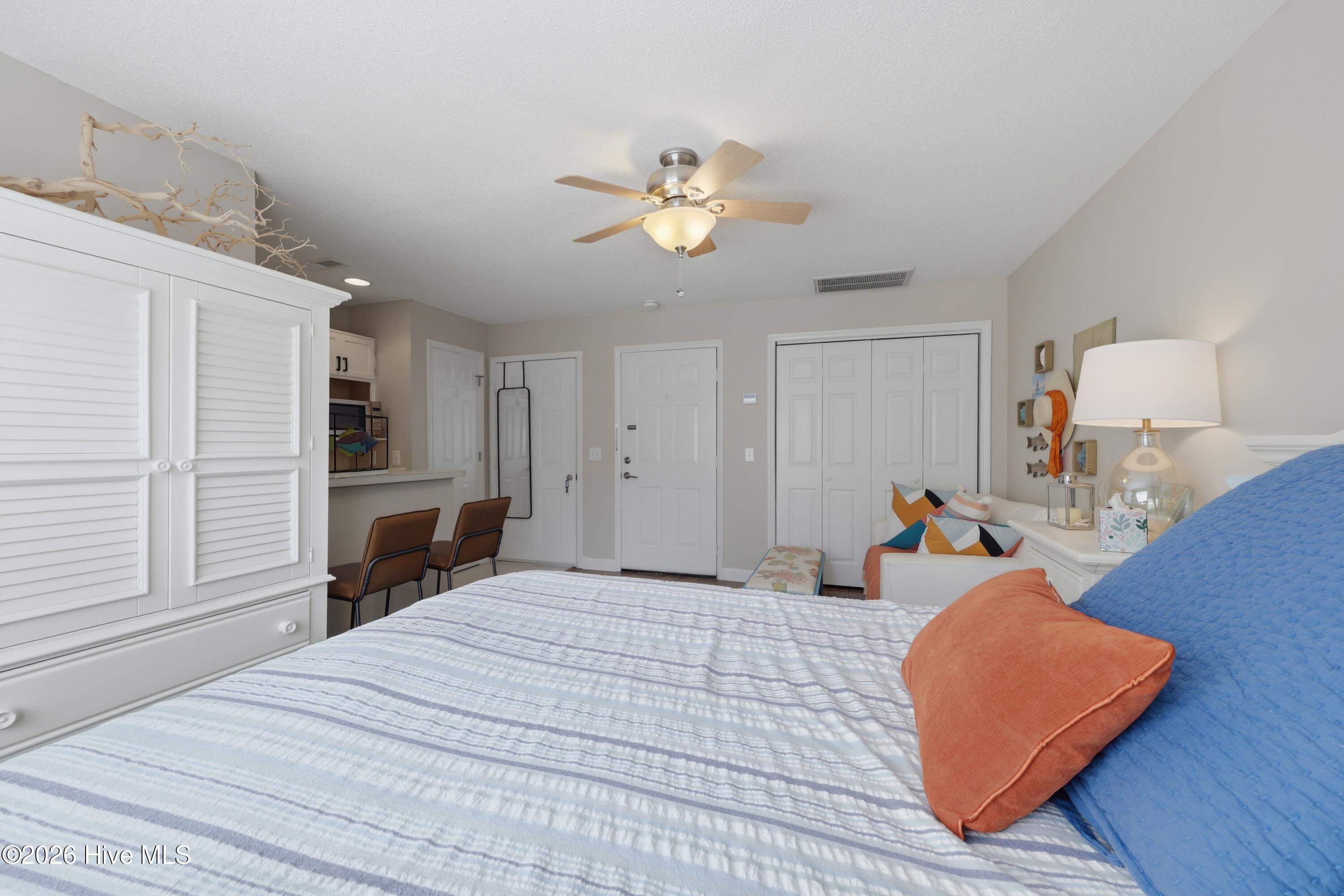 100561608 | Photo 25