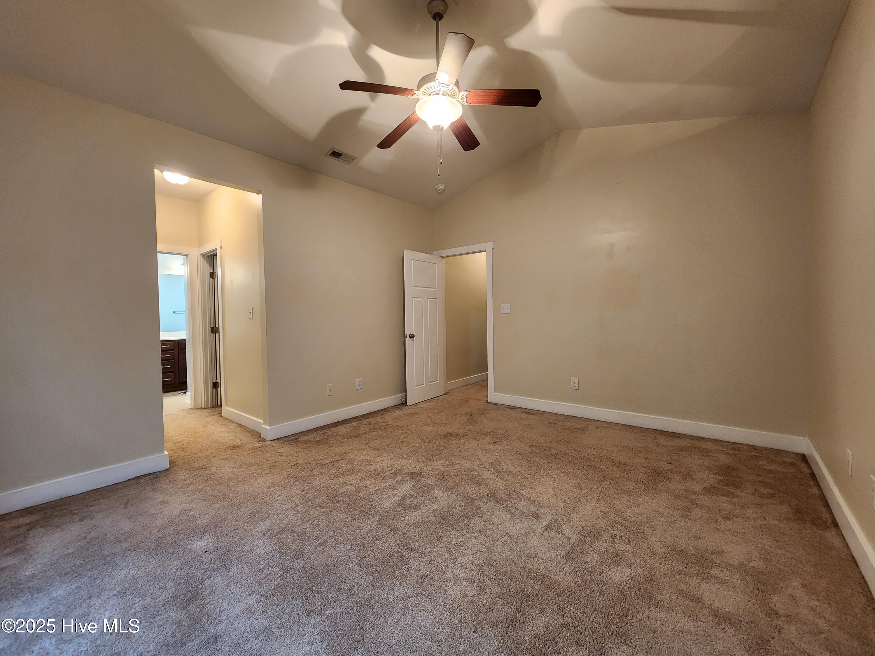 100569156 | Photo 32