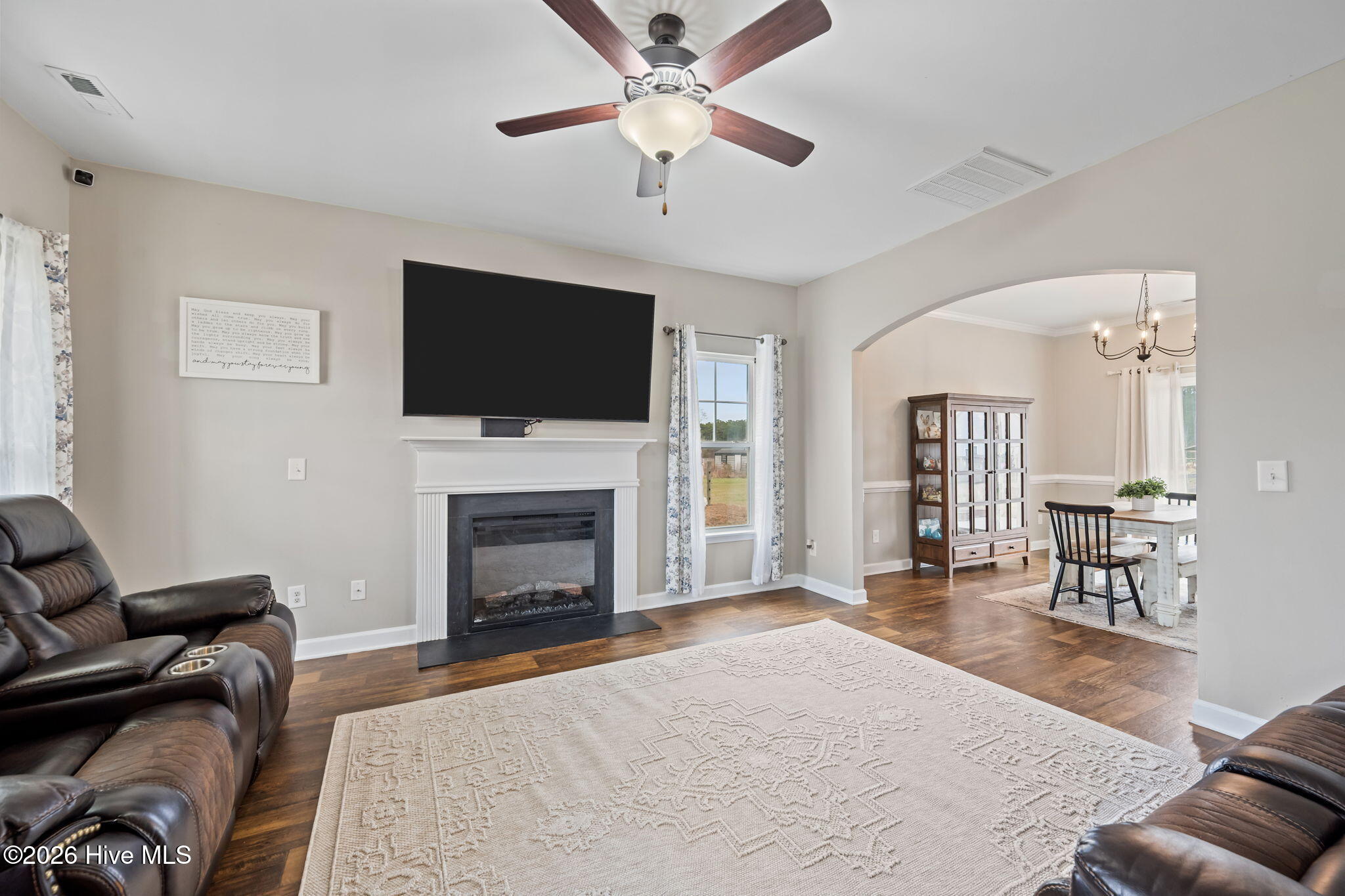 100557643 | Photo 11