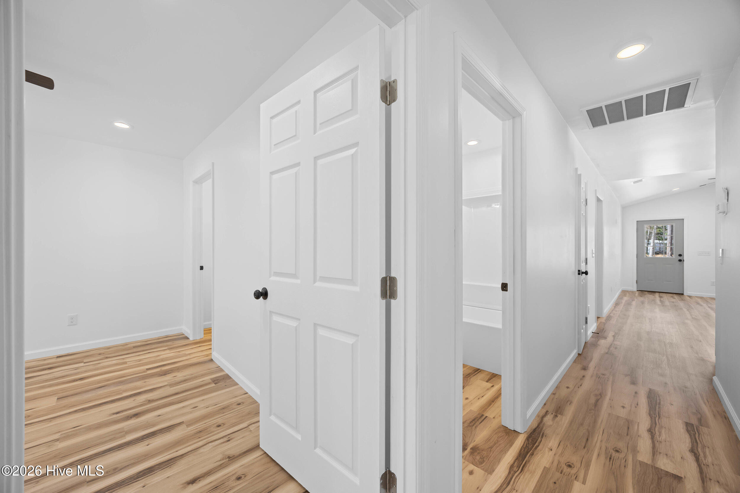 100561375 | Photo 14