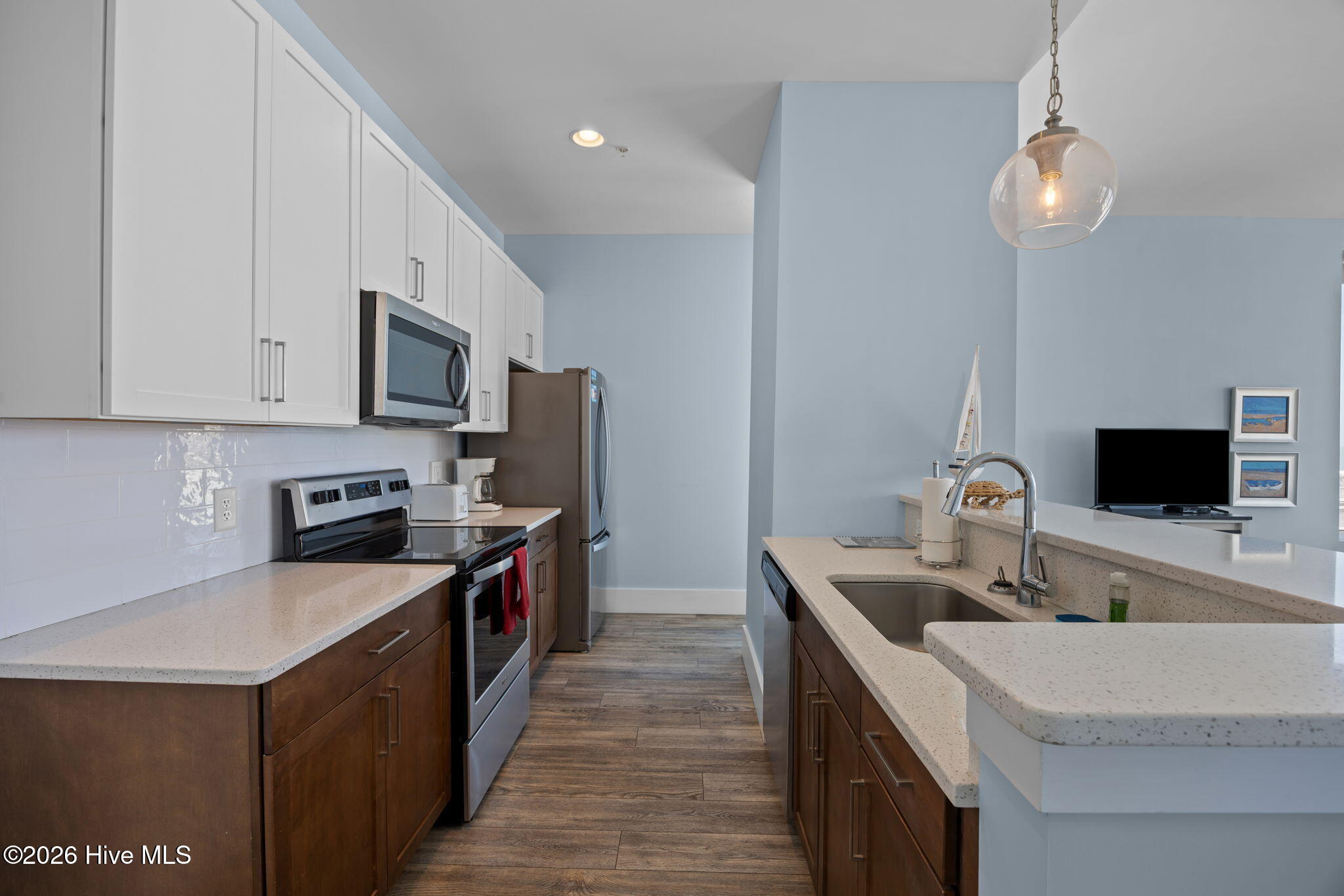 100566225 | Photo 17