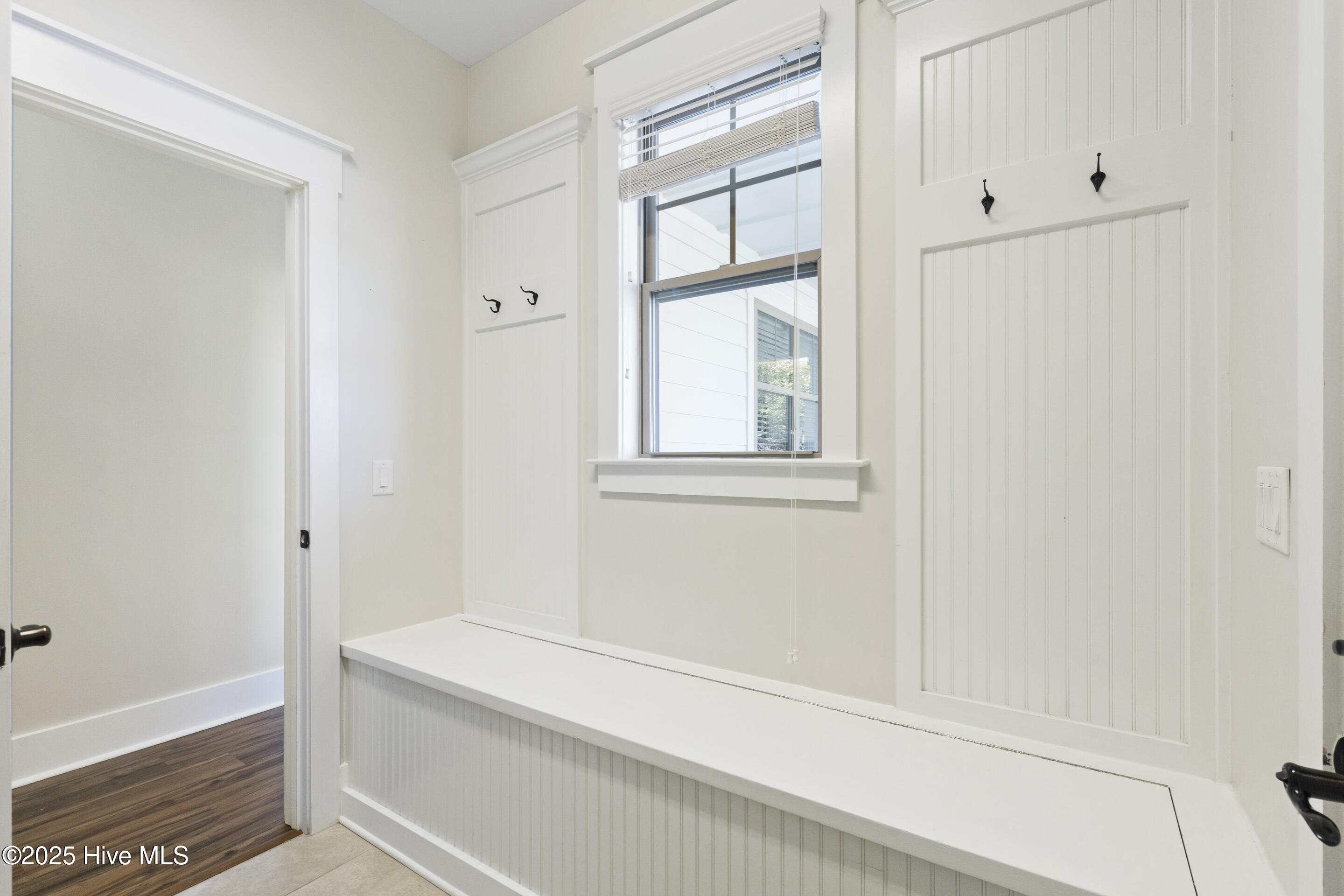 100497870 | Photo 15