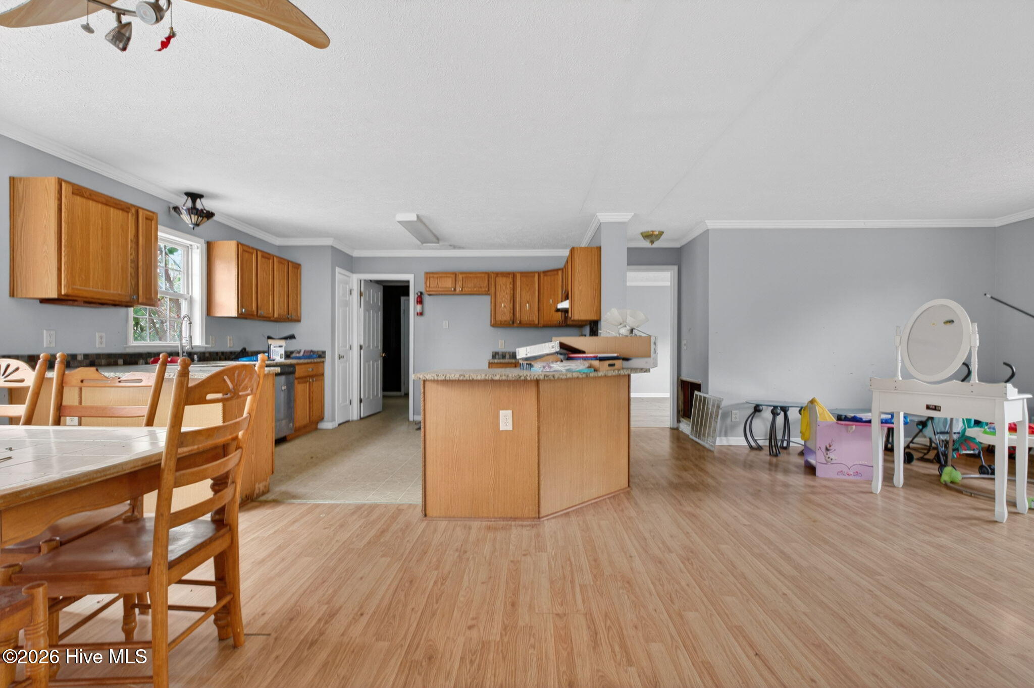 100570650 | Photo 23