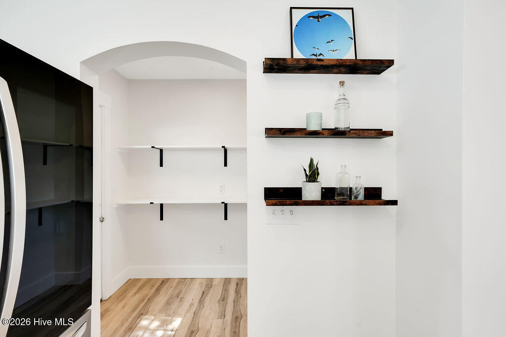 100566148 | Photo 14