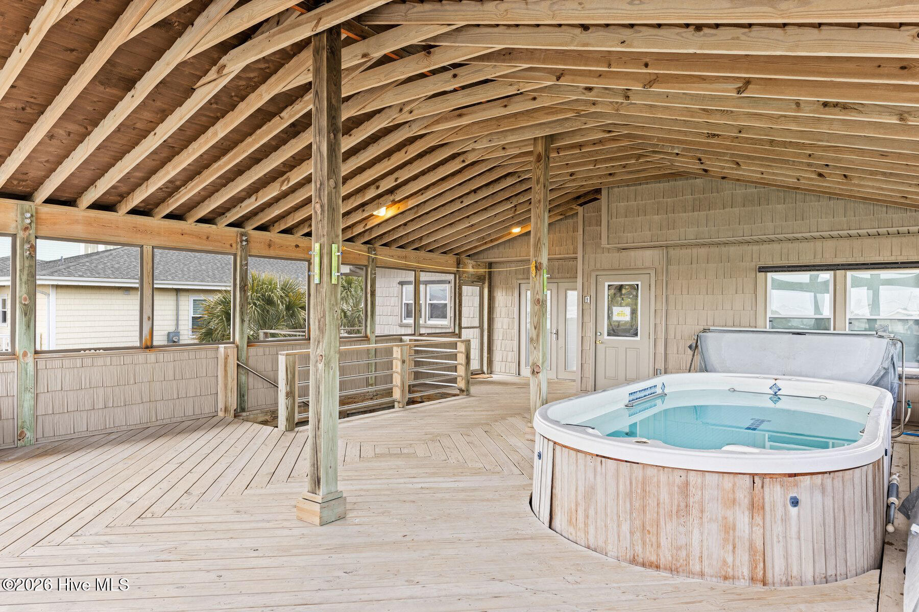 100550434 | Photo 36