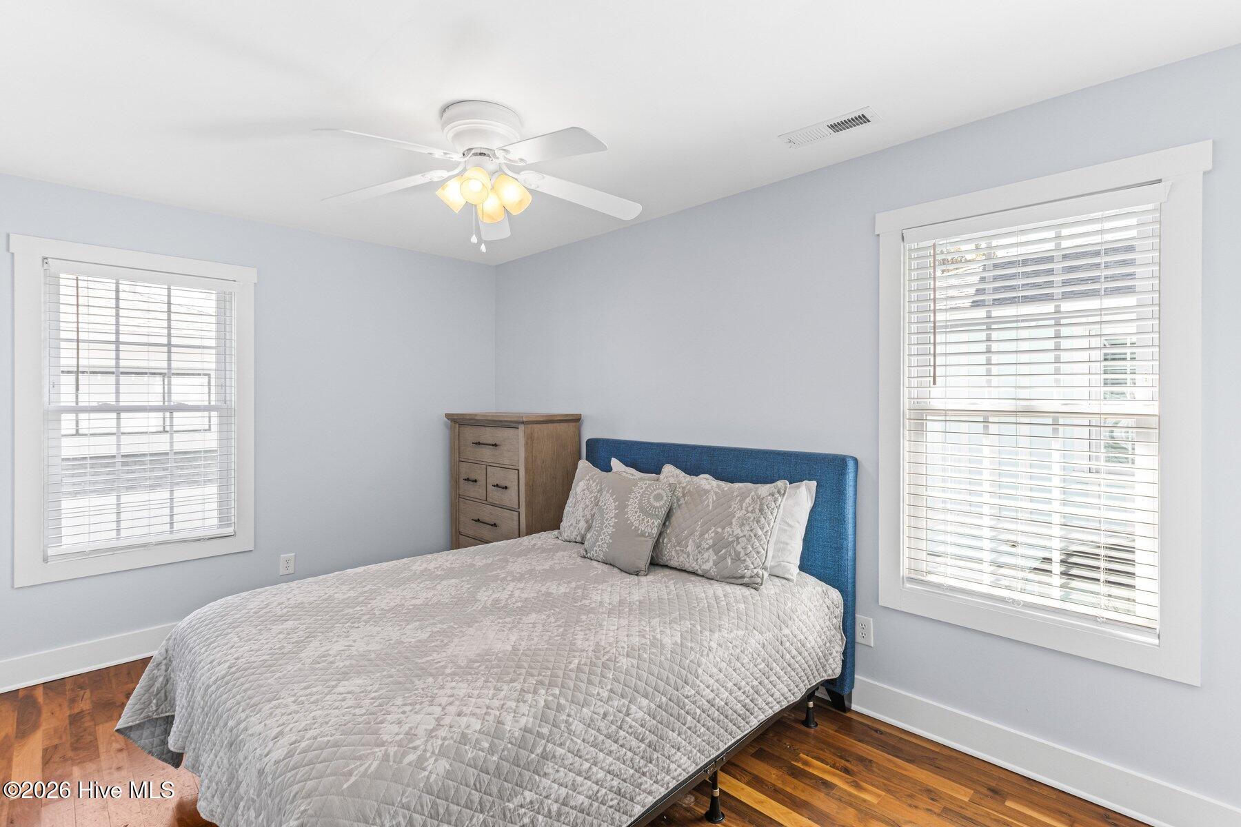 100557261 | Photo 34