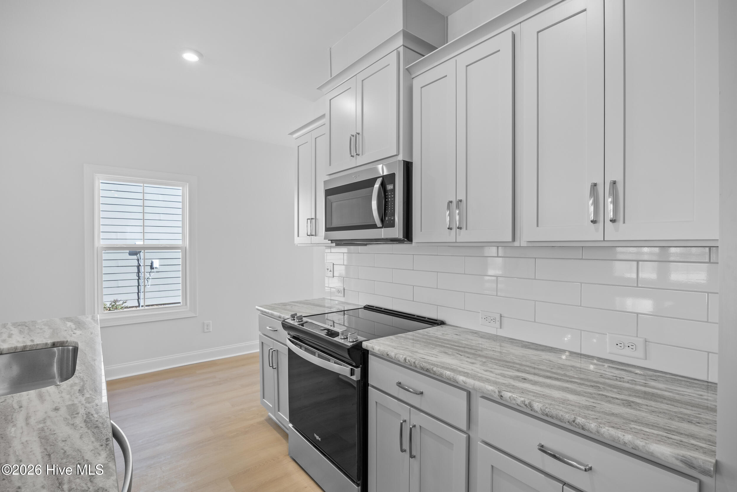 100527055 | Photo 12