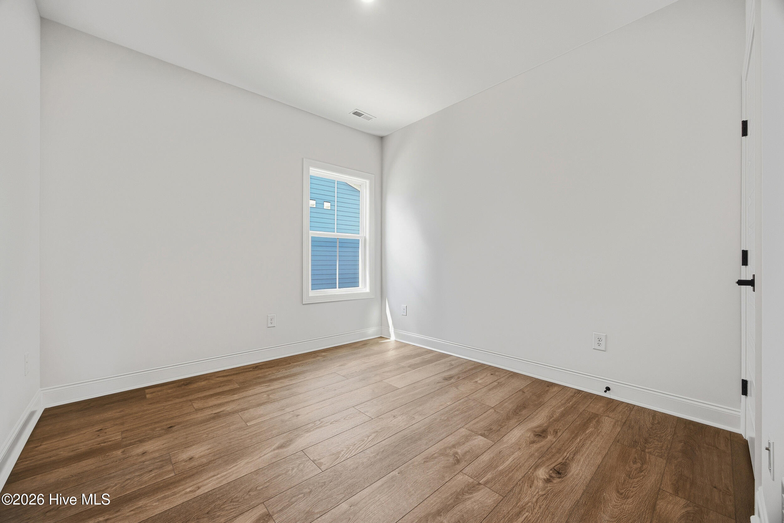 100540369 | Photo 29