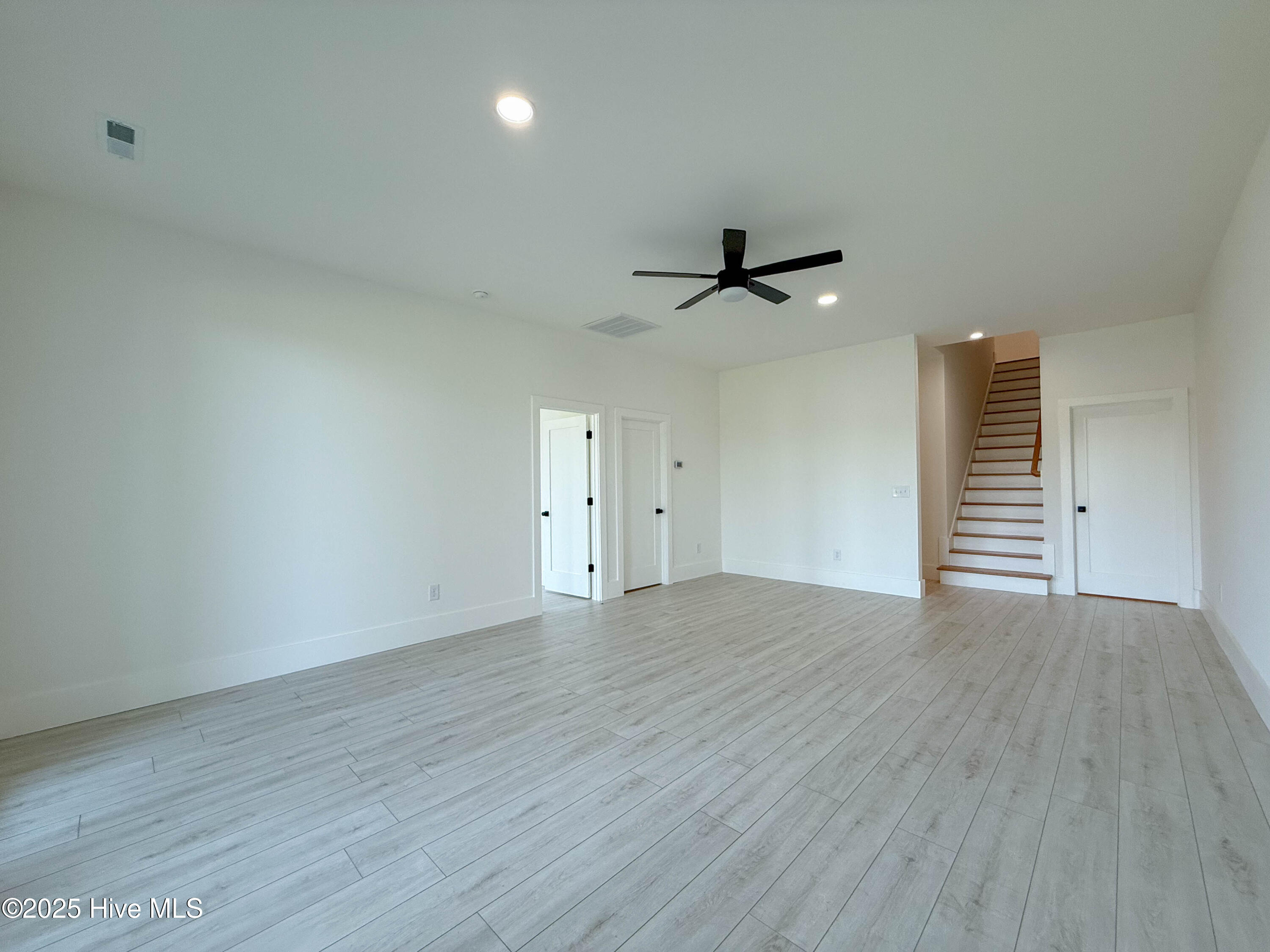 100539536 | Photo 75