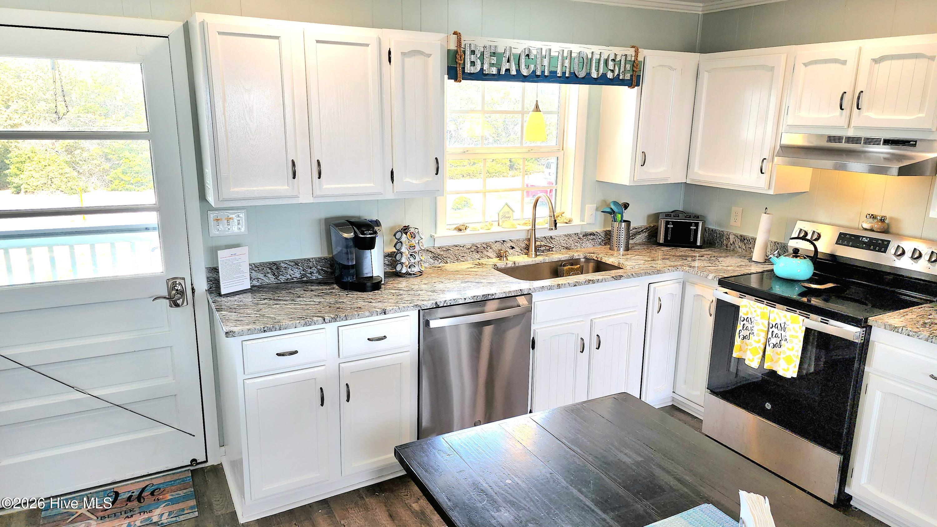 100549892 | Photo 16