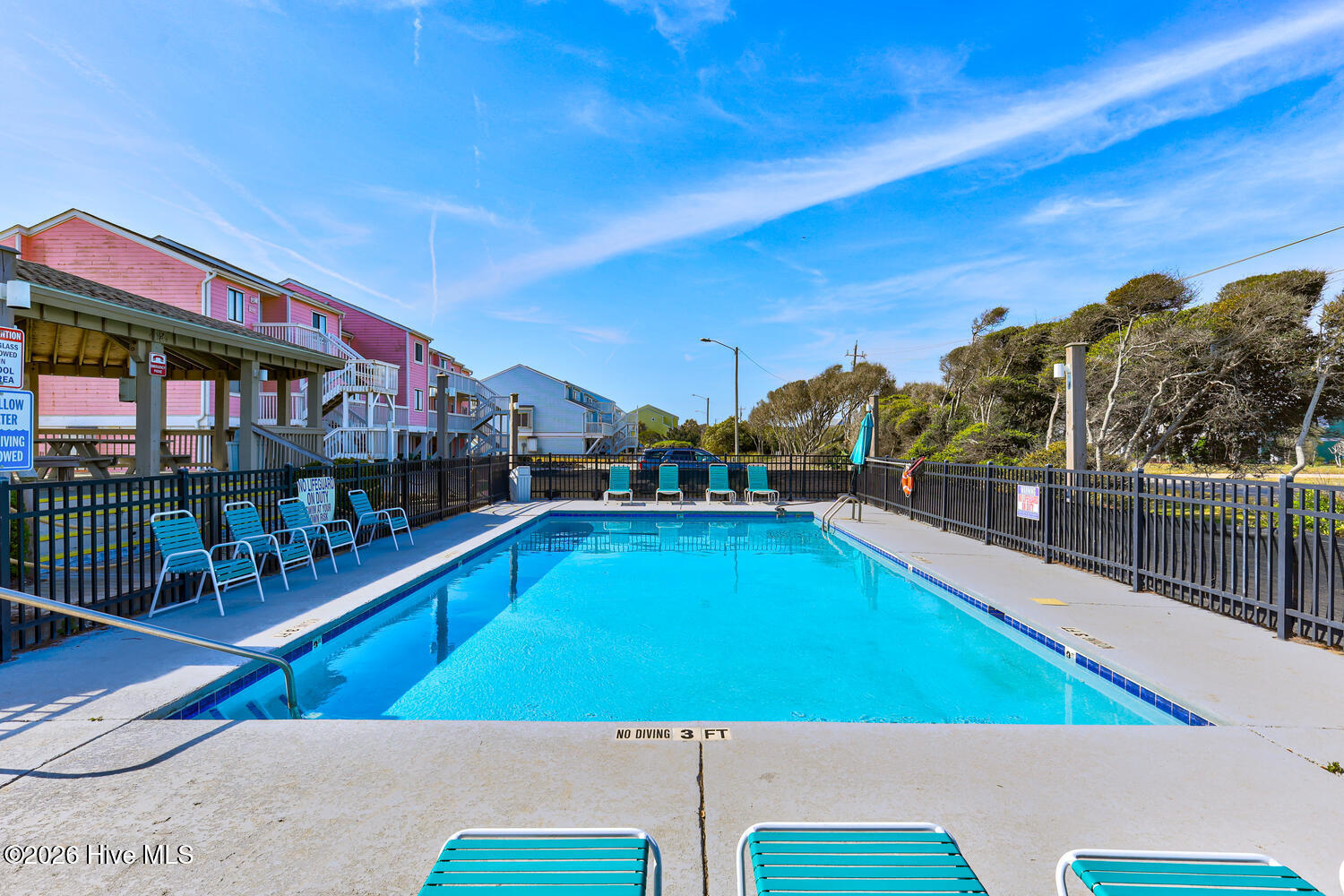 100569348 | Photo 39