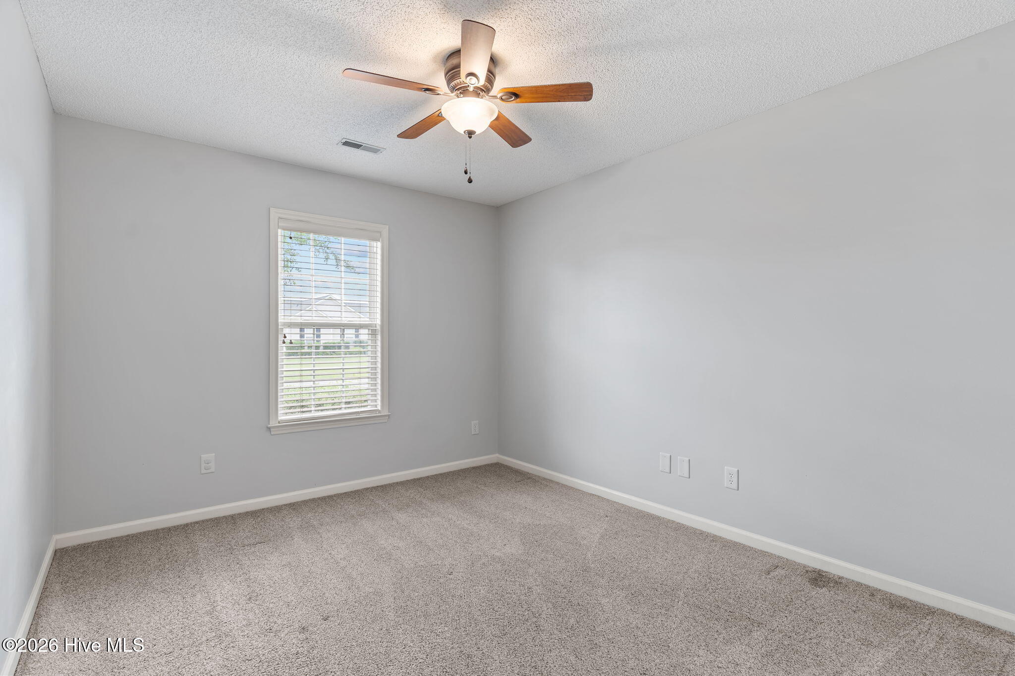 100569339 | Photo 36