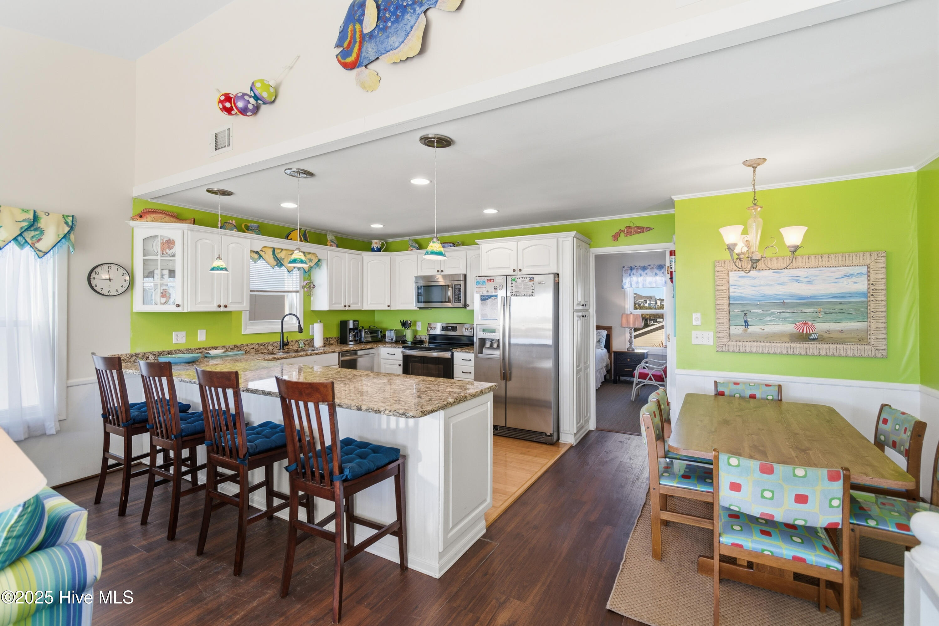 100541923 | Photo 17