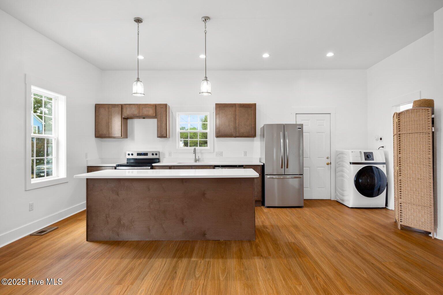 100519380 | Photo 12