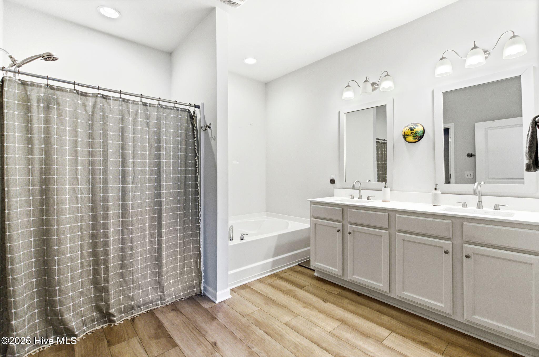 100566850 | Photo 29