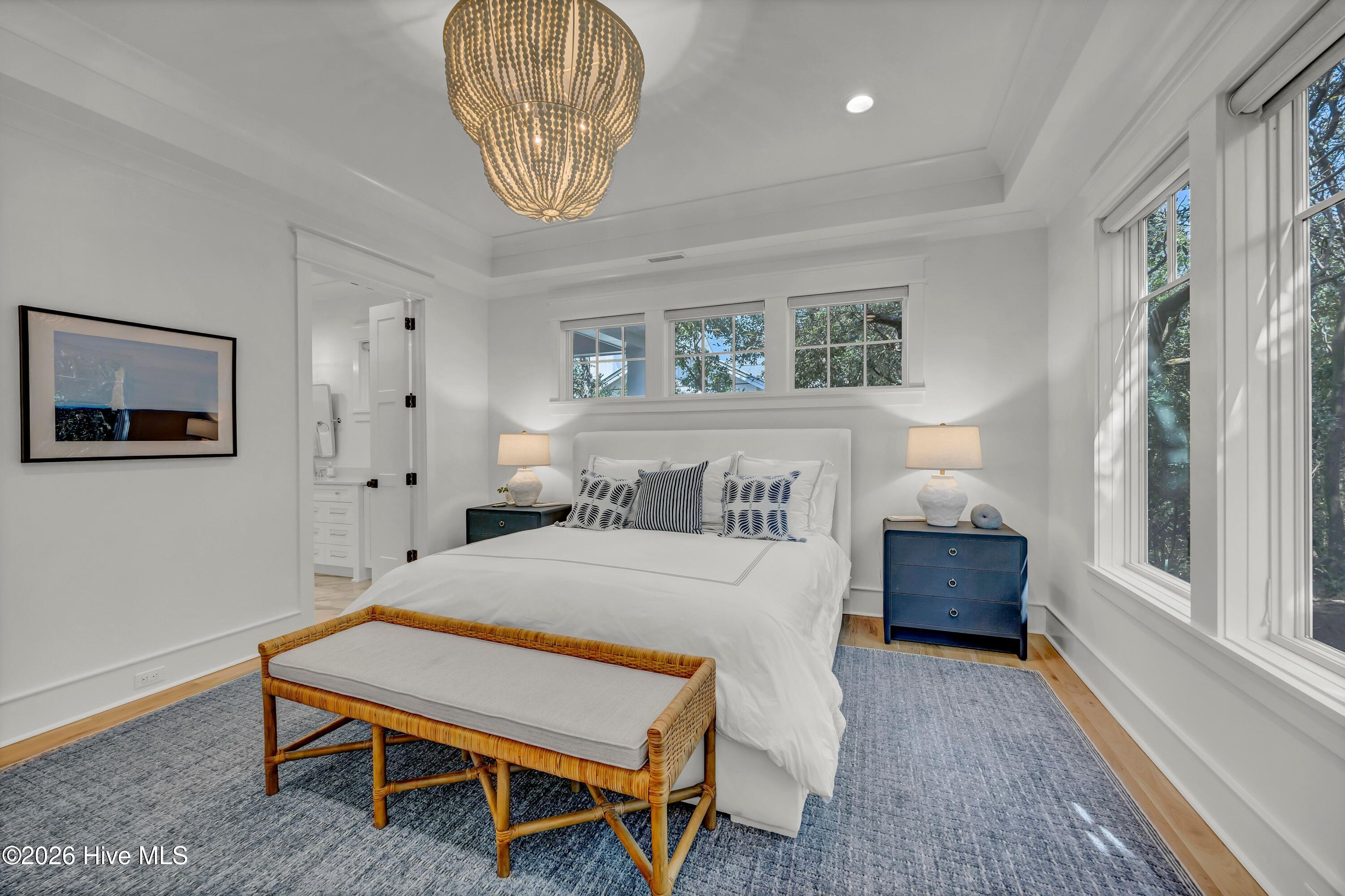 100567930 | Photo 27