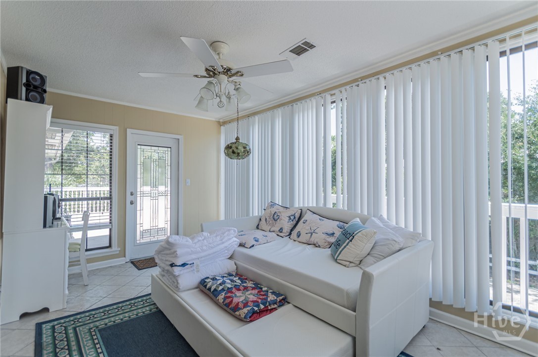 Sunroom provide extra sleep space.