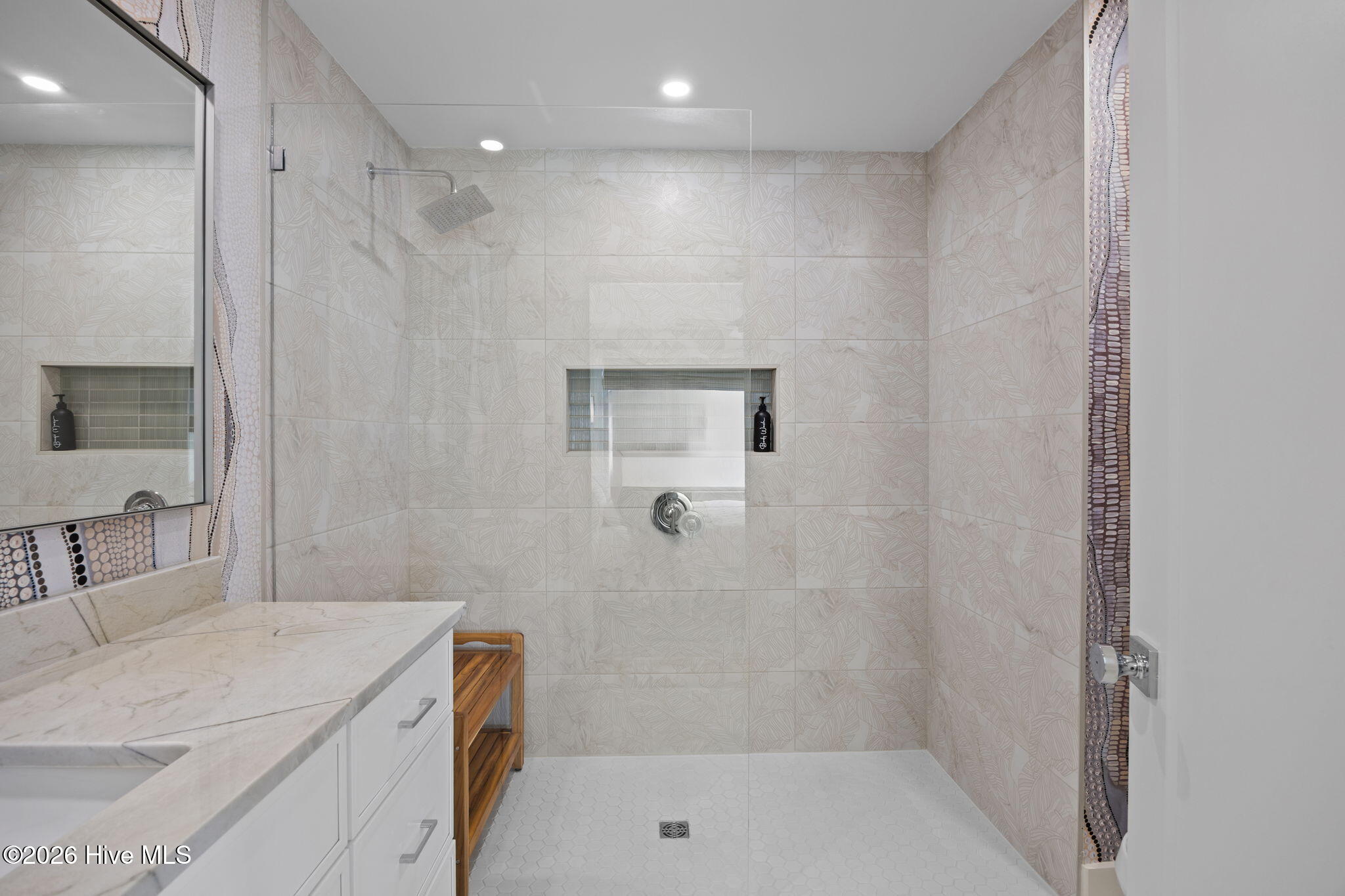 100566636 | Photo 30