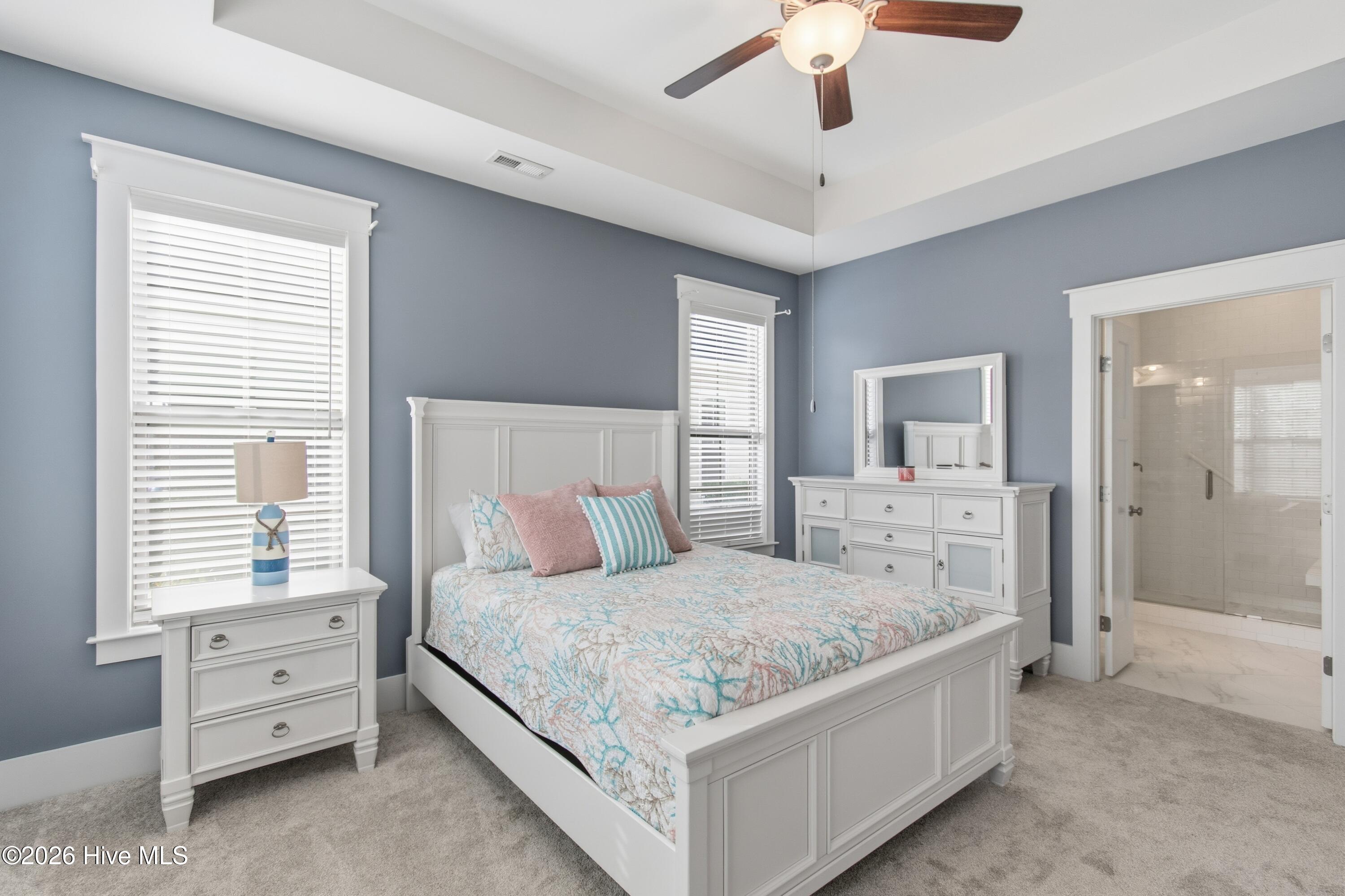 100547463 | Photo 28