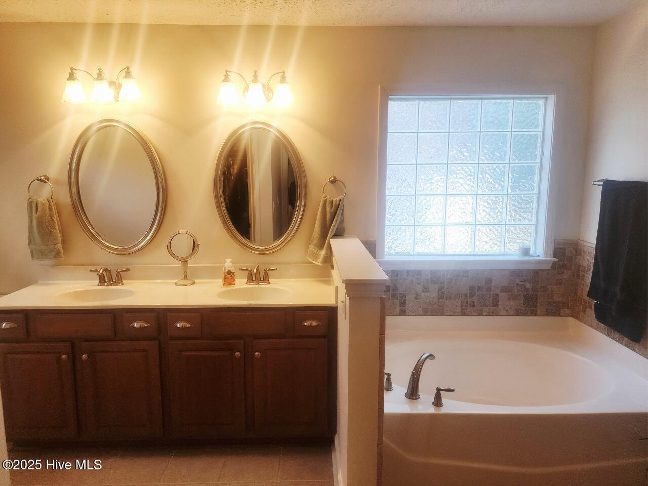 100542837 | Photo 12