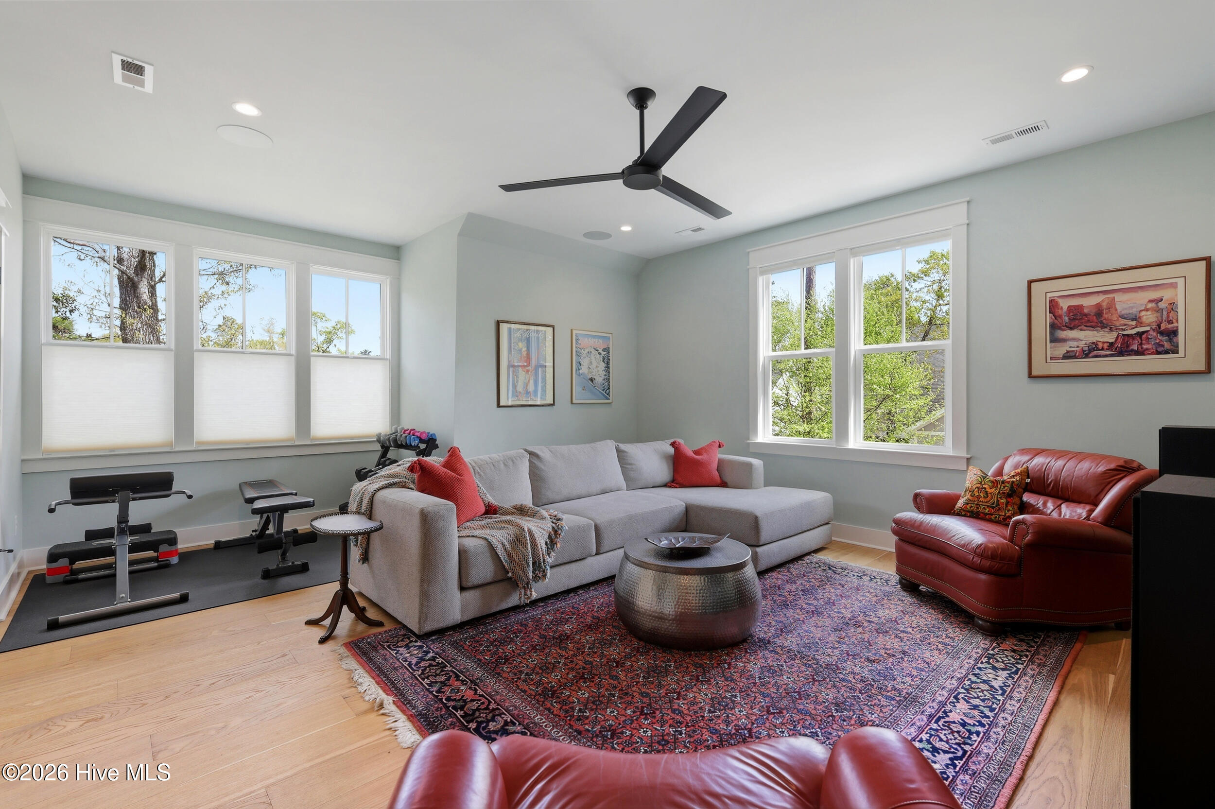 100566937 | Photo 56