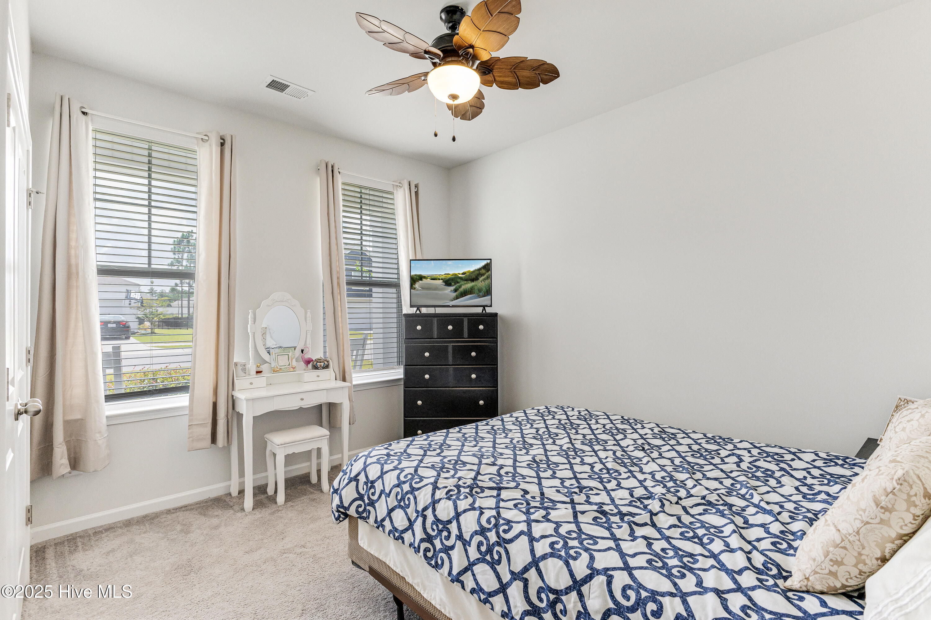 100521011 | Photo 23