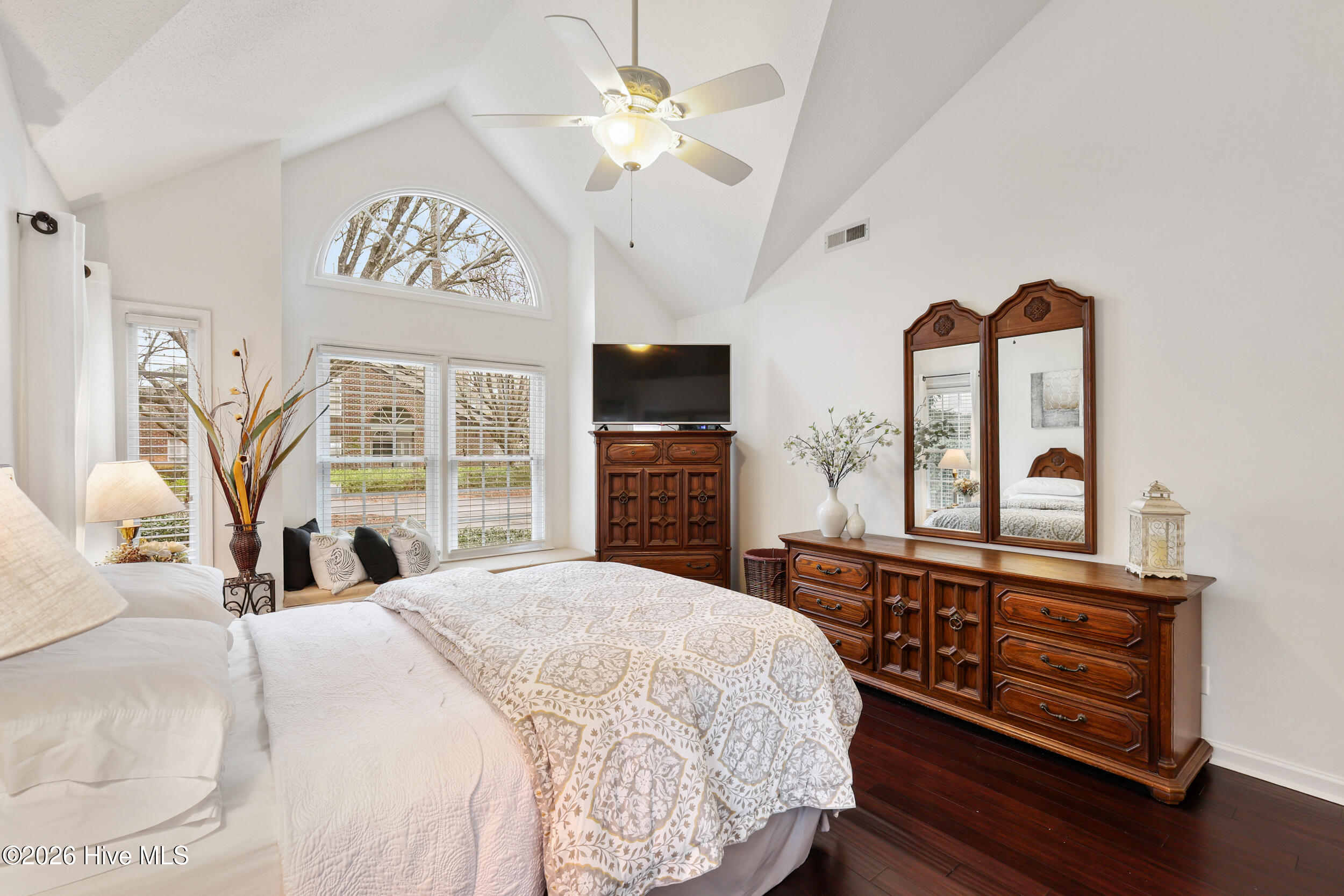 100557984 | Photo 20