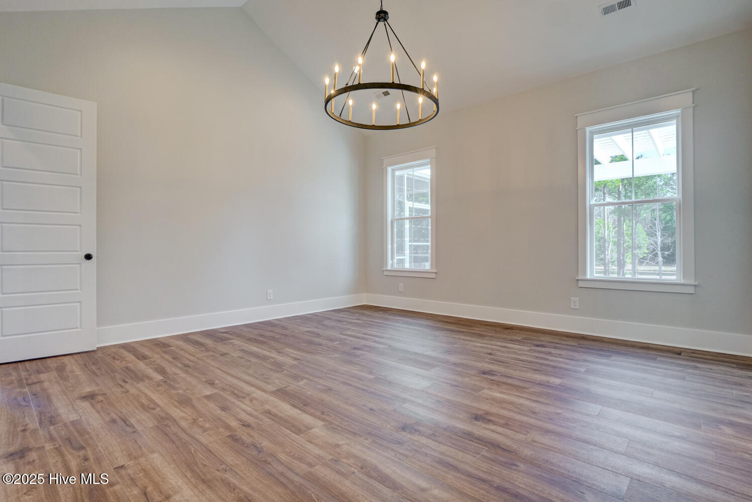 100539915 | Photo 34