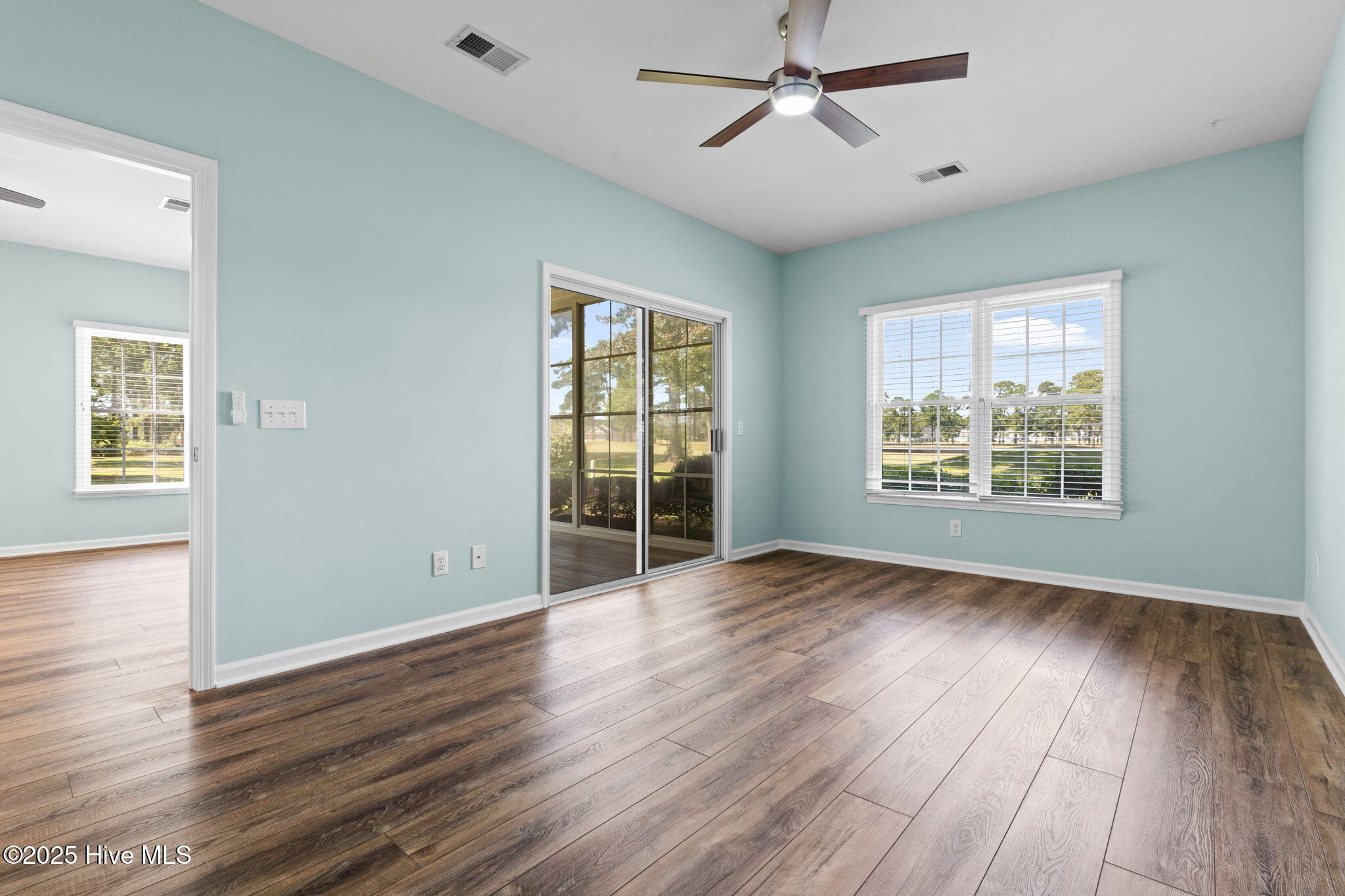 100536273 | Photo 12