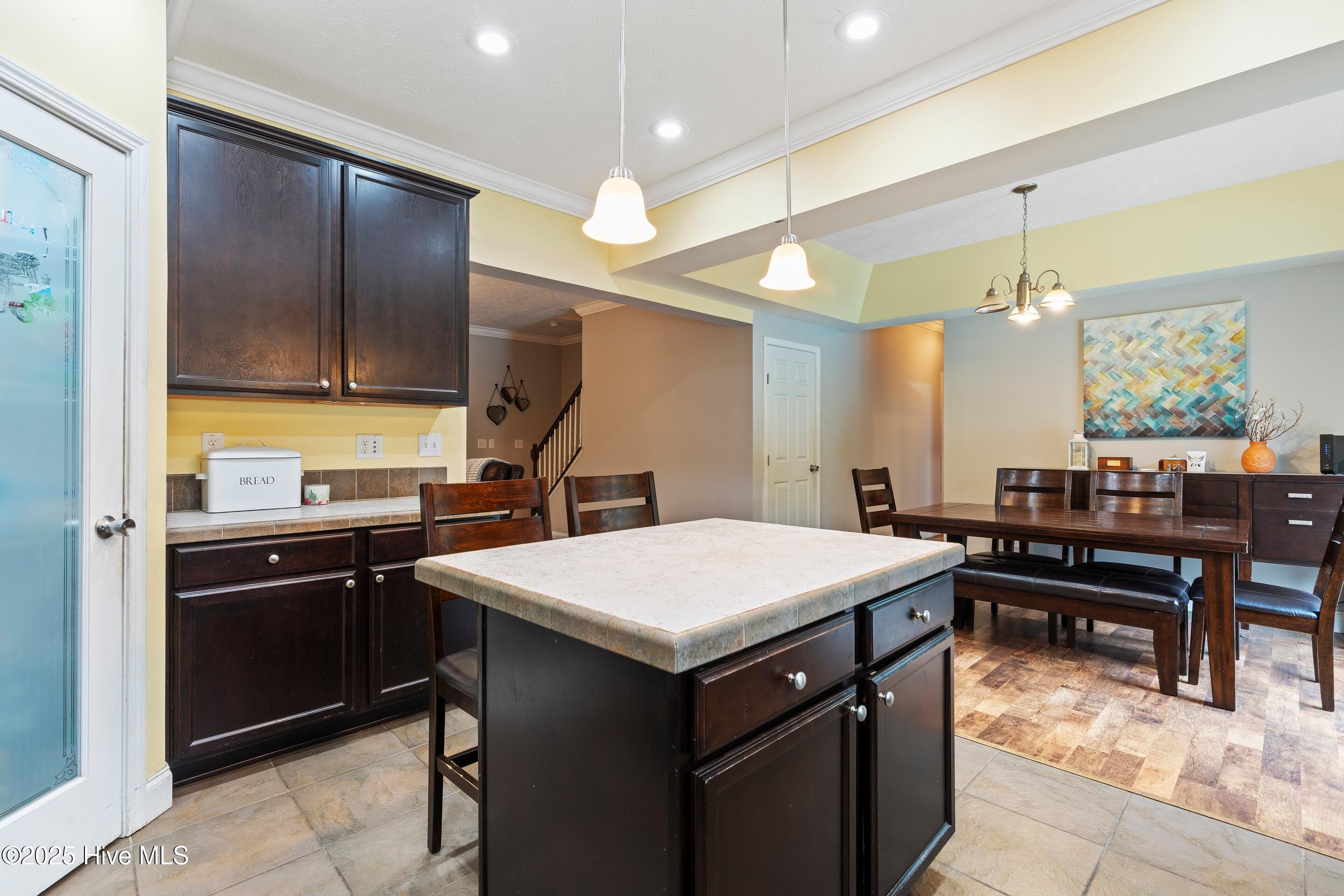 100537388 | Photo 28