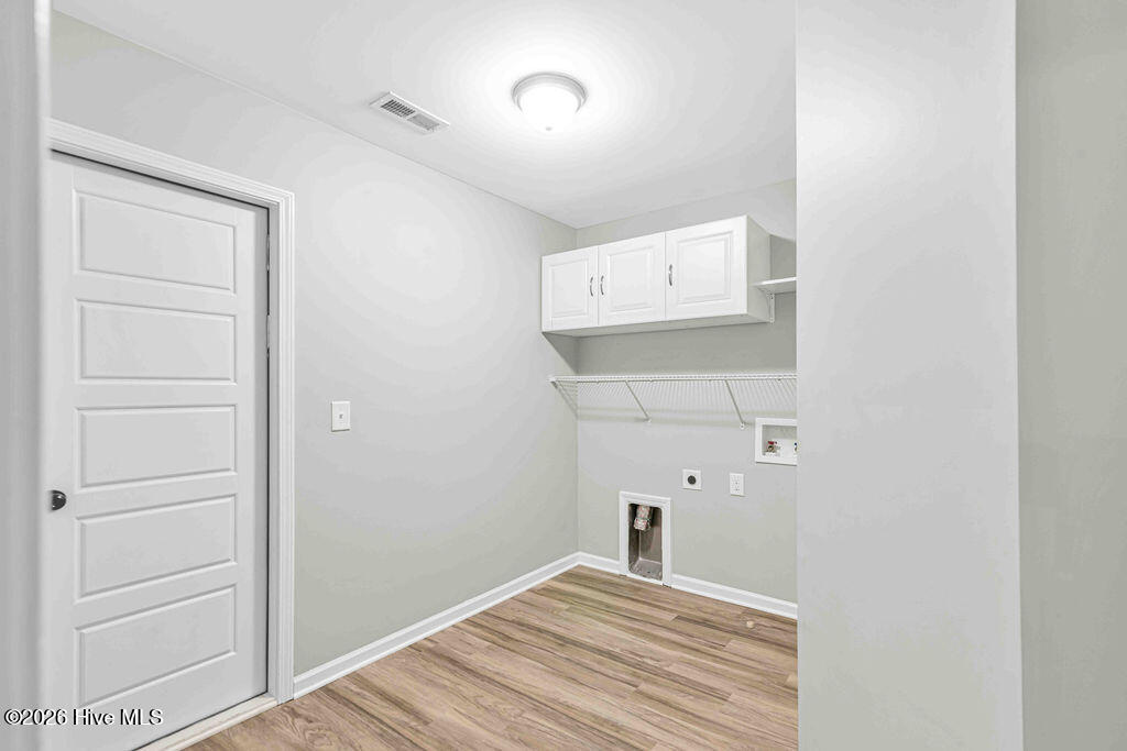 100548964 | Photo 38