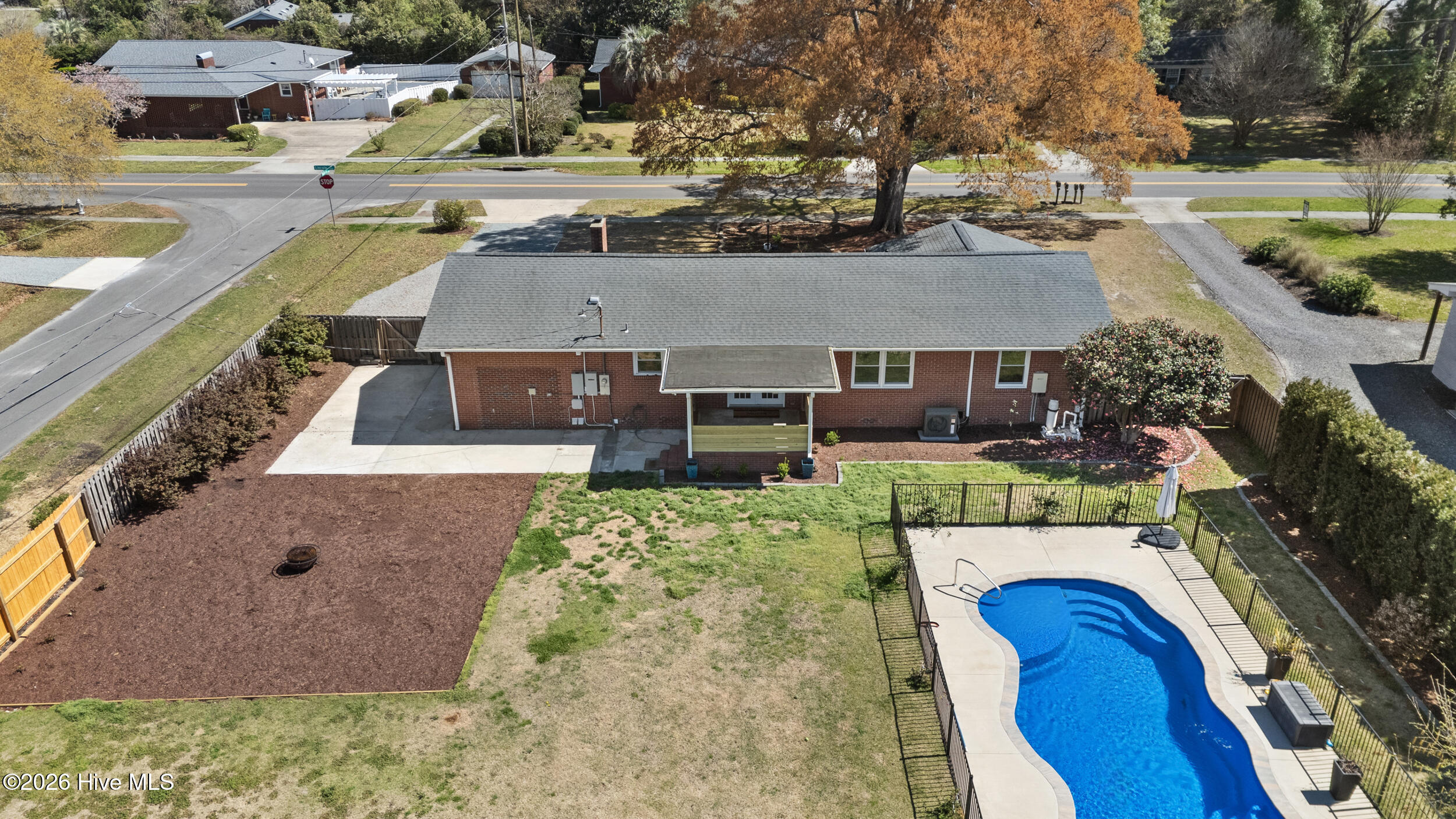 100561764 | Photo 36