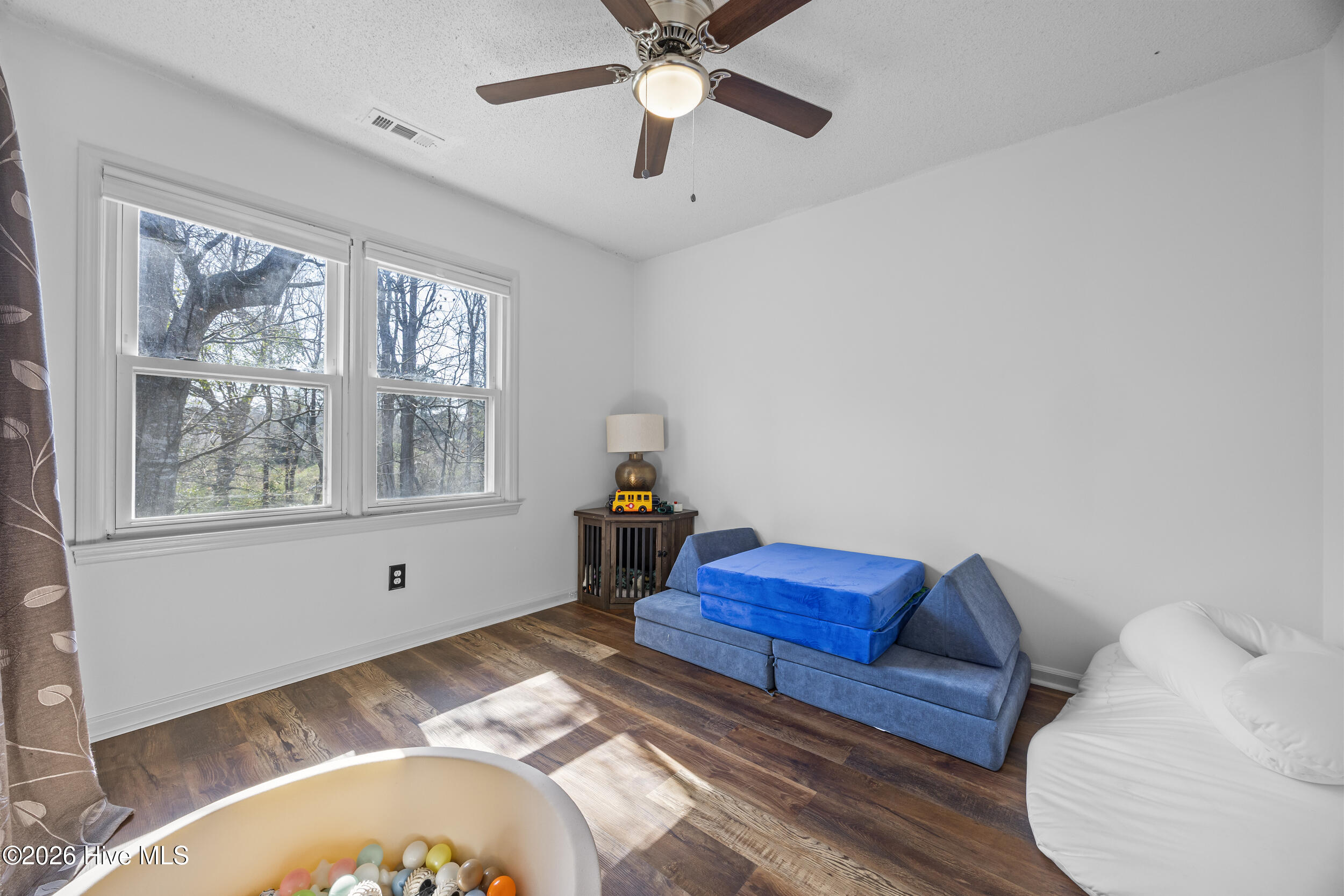 100560649 | Photo 35