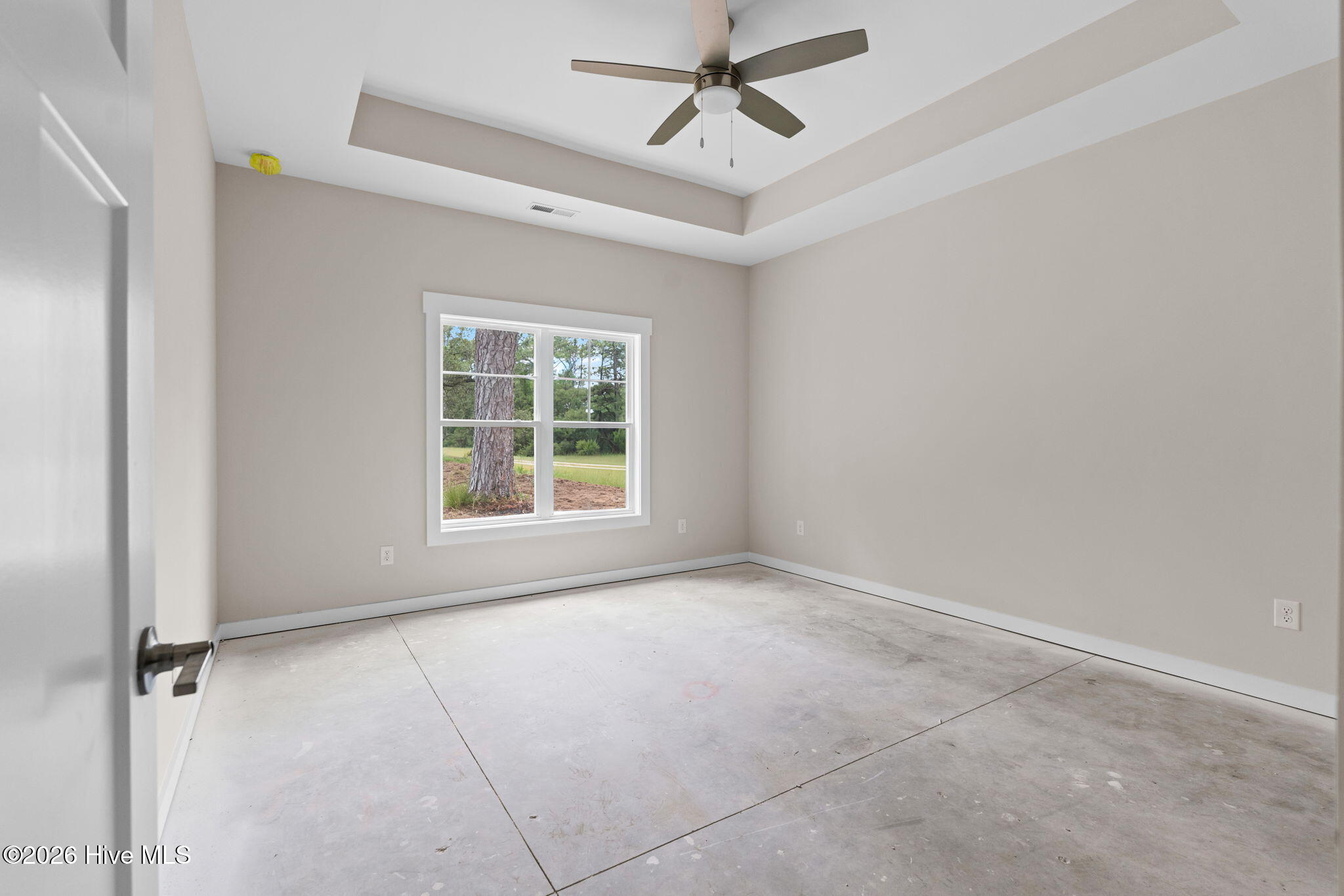 100570129 | Photo 16