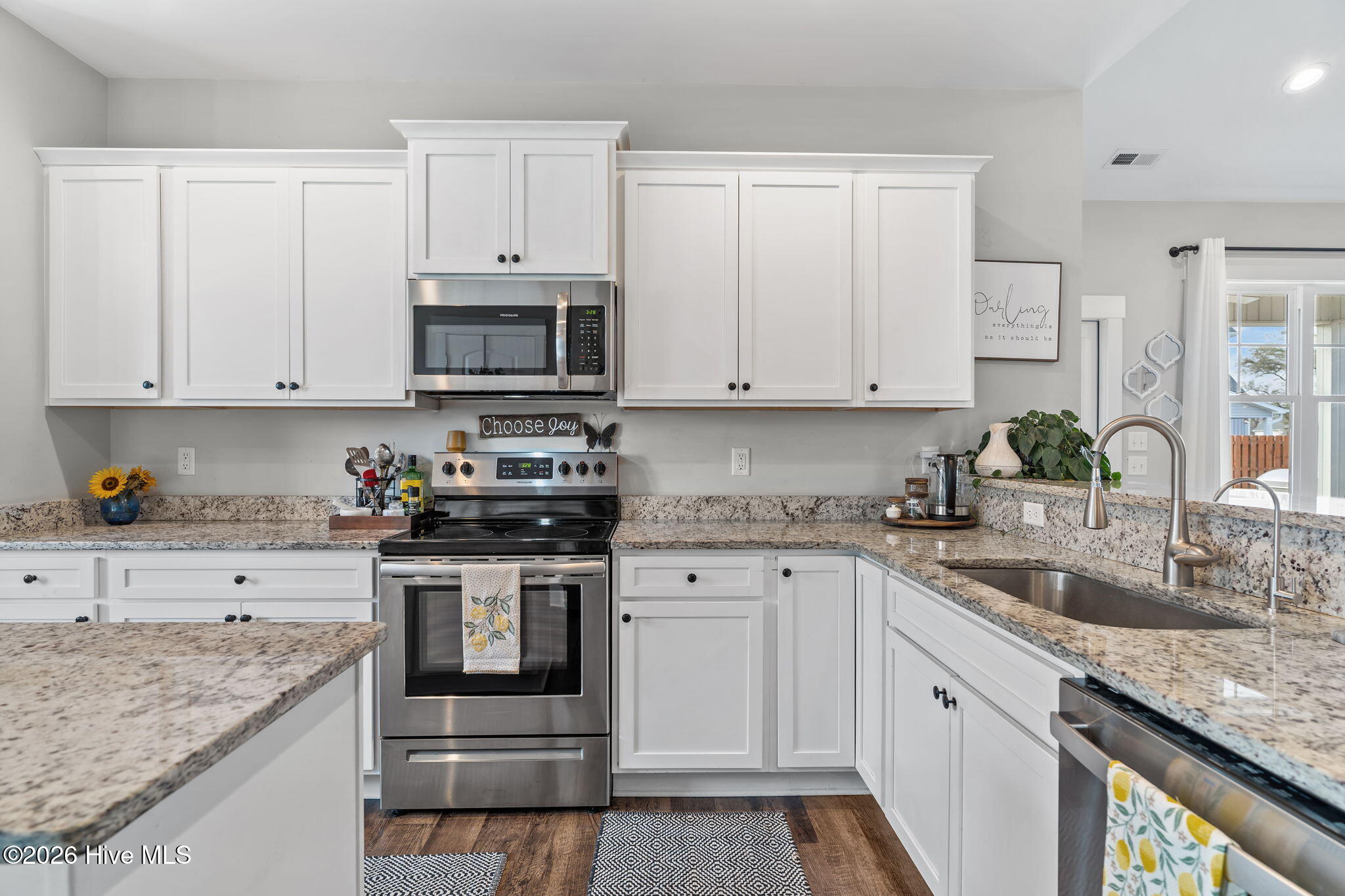 100558156 | Photo 24