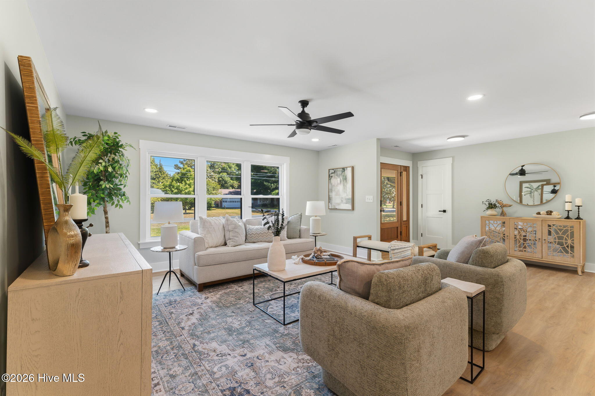 100569769 | Photo 13