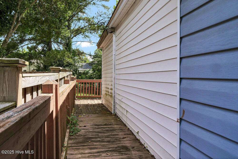 100508379 | Photo 35