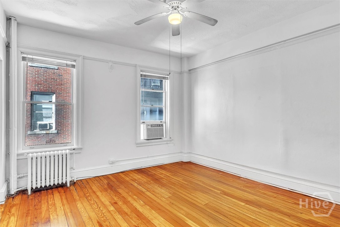 middle bedroom/den/office